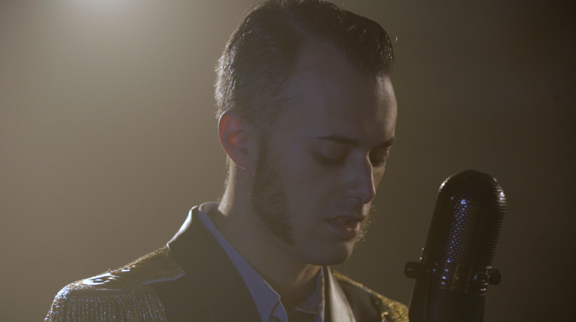 filmmaker - videoclip "Zyklon B" by The Bowers