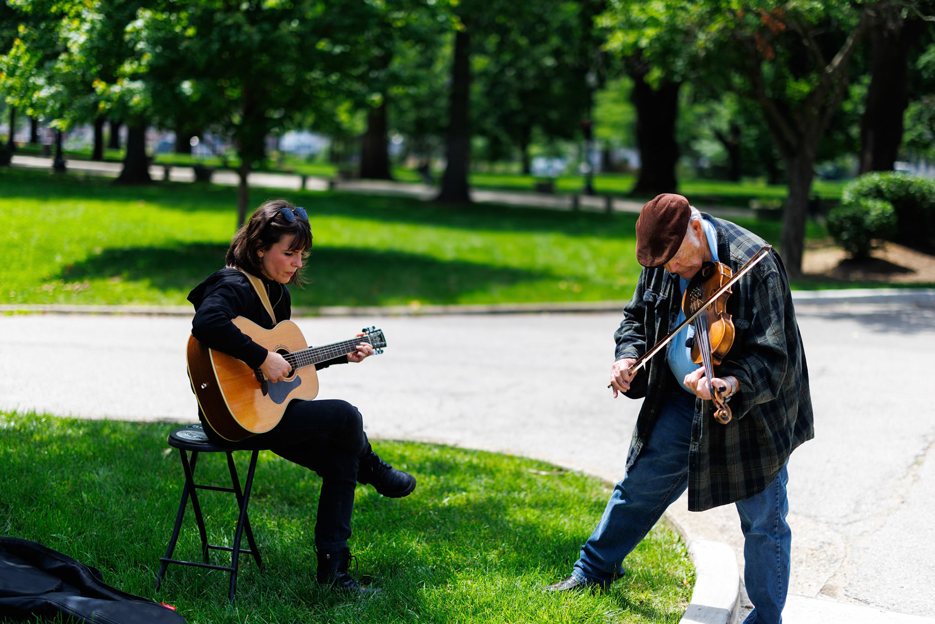 Fiddle player and guitarist playing at Vandalia Festival 2025