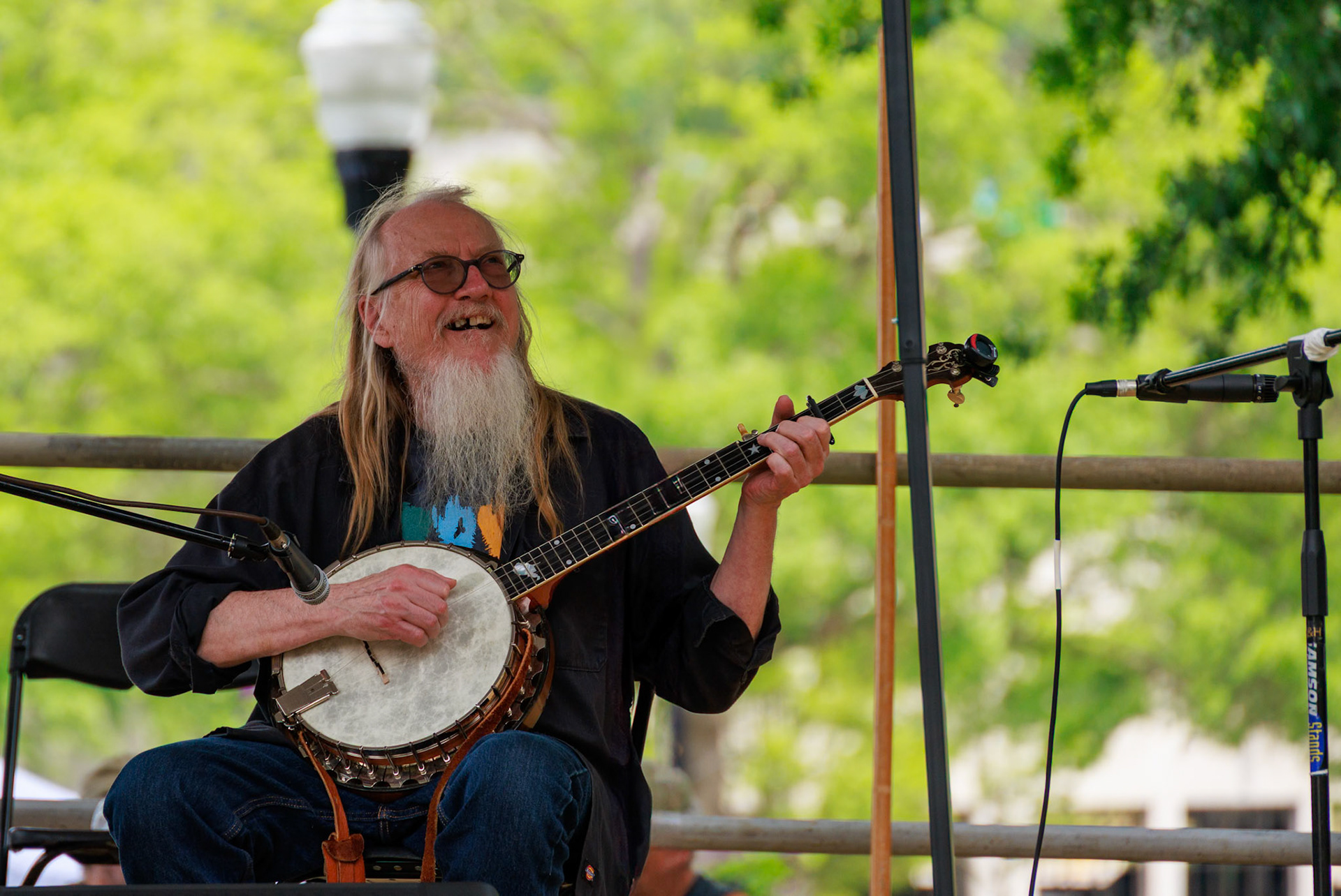 Senior division banjo competition at Vandalia Festival 2024. Loved this guy's look.
