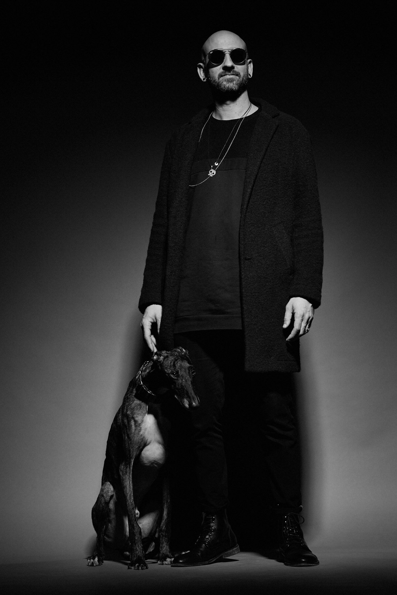 Corporate portrait VALERIANO SEMINARA hairstylist Brush Square Navigli pets Daniel Grandolfi professional portrait photographer Milano photographer Fashion and Beauty Tortona area Advertising Photographer Porta Genova photographer editorial magazines Vogue Profoto Lighting Canon Cameras 1