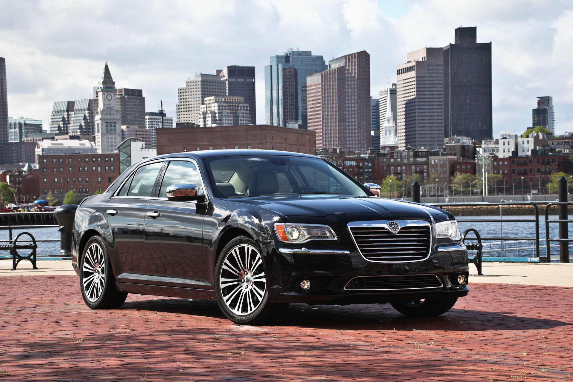Lancia Thema, Boston Skyline, Massachusetts, USA