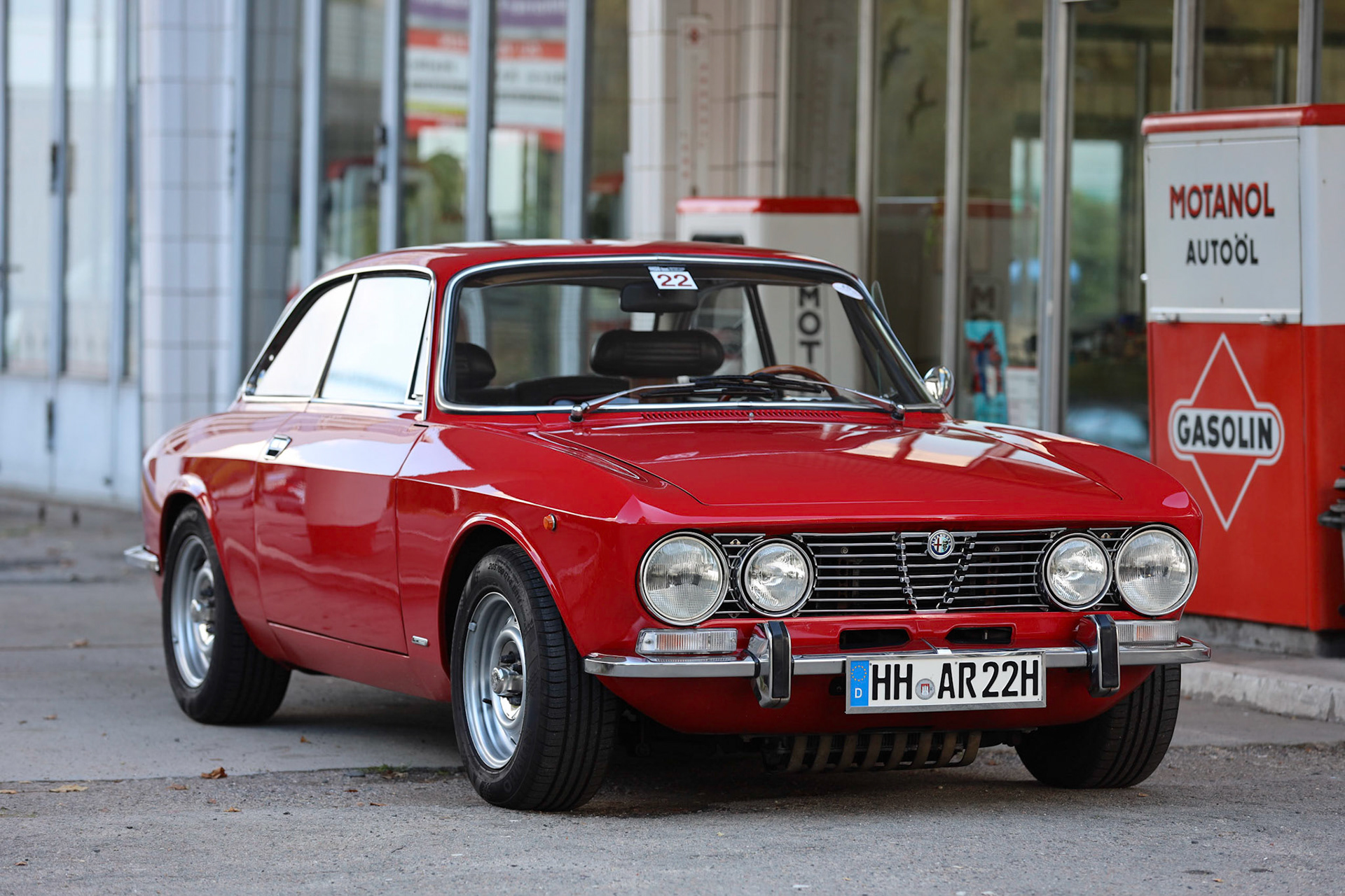 My Alfa Romeo 2000 GT Veloce ("Bertone") @ Grosstankstelle Brandshof, Hamburg, Germany