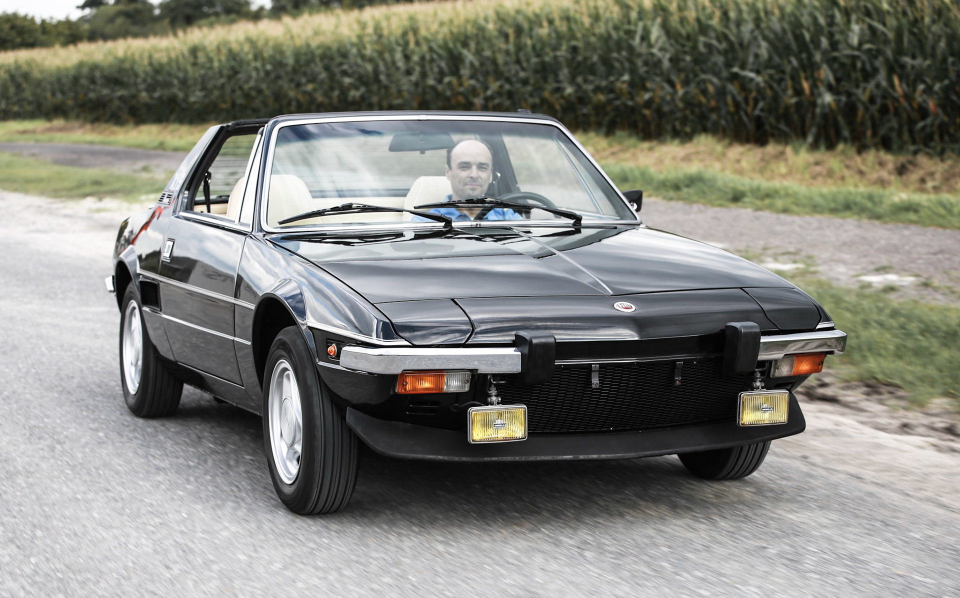 Fiat X1/9 Lido. Die Suche nach der schwarzen Lido-Tänzerin. Published in Auto Classic, Germany