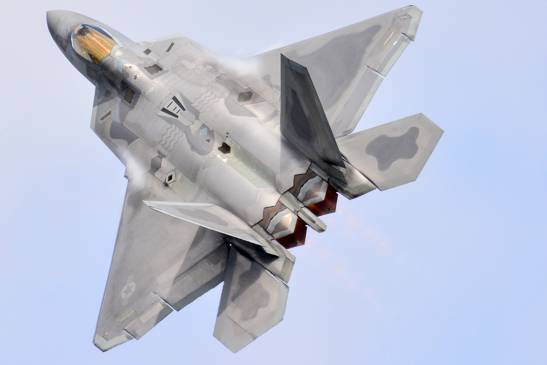 F22 Raptor from the USAF performing at RAF Fairford in July 2017.