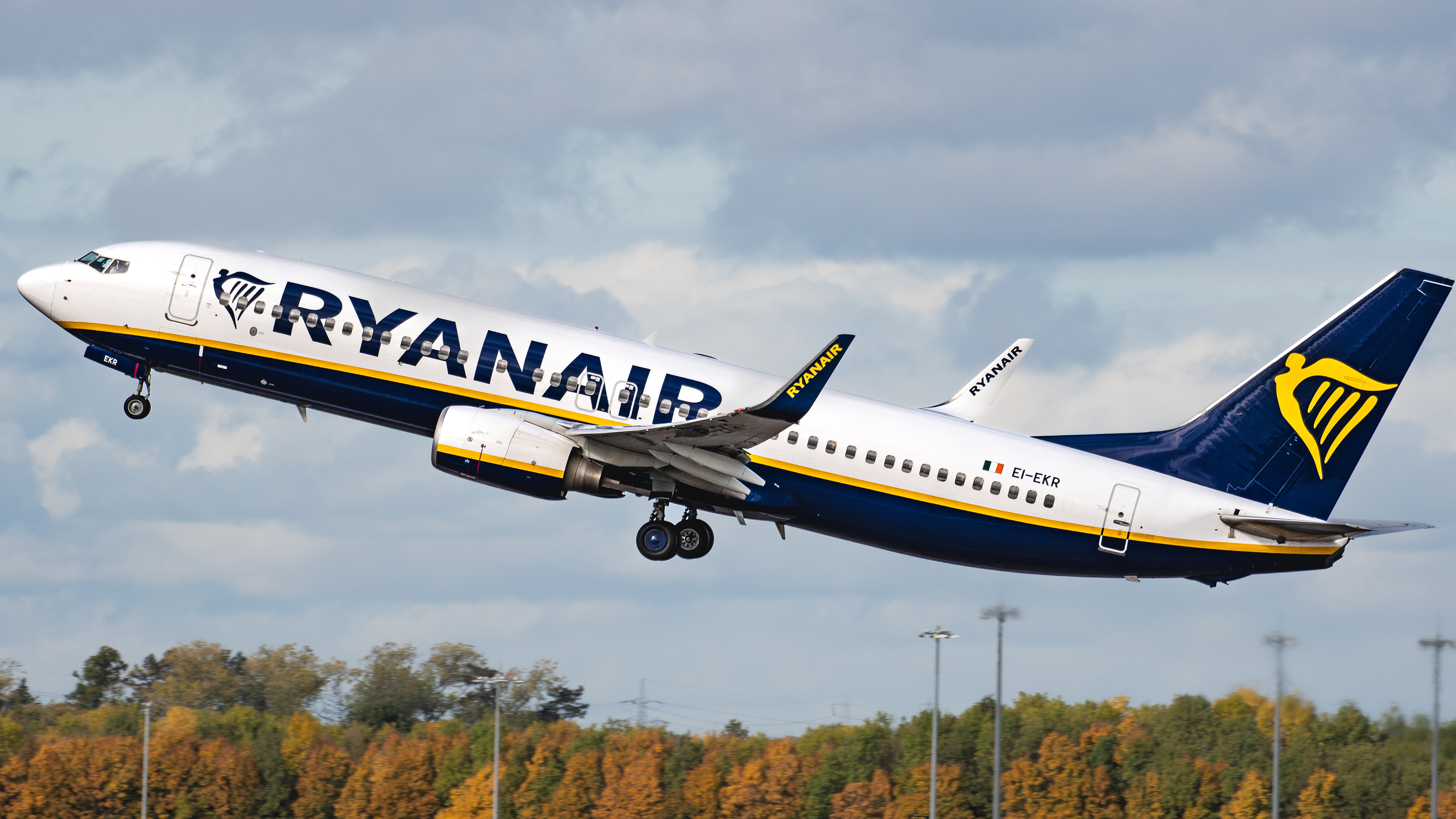 Boeing 737 operated by Ryanair departing Stansted Airport. Registration EI-EKR.