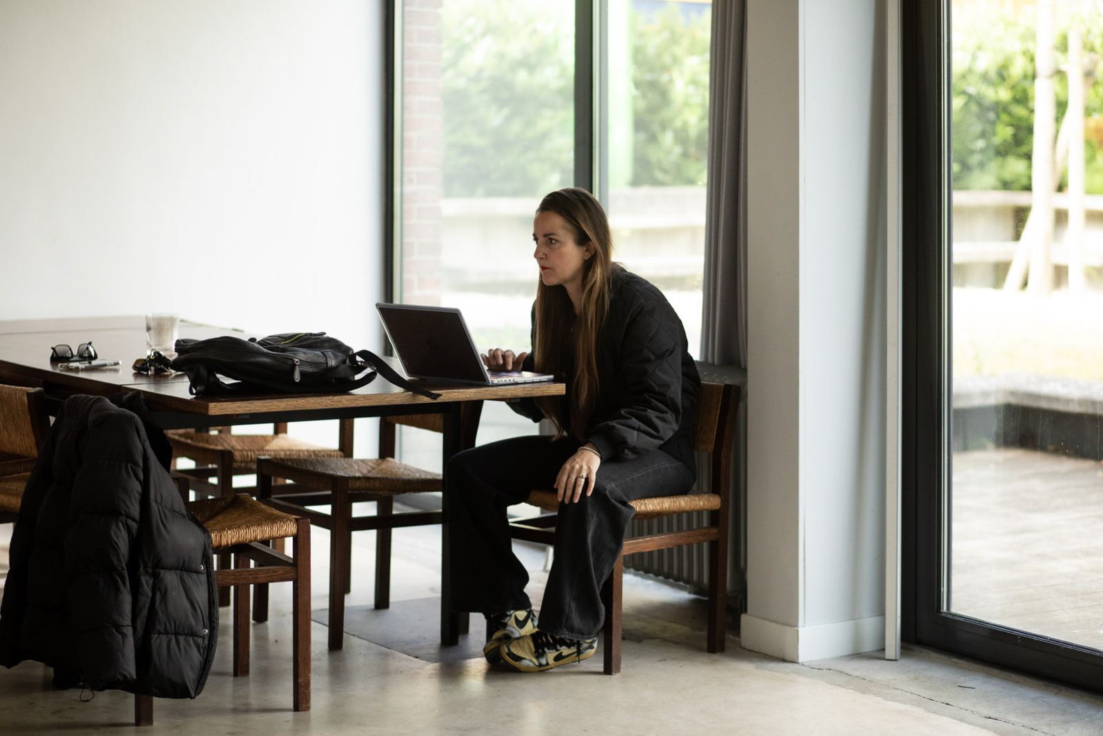 Annabel Jeuring Fotograaf werkt vanuit haar fotostudio in Enschede. Haar studio is gevestigd in een Transformatorhuis op roombeek.