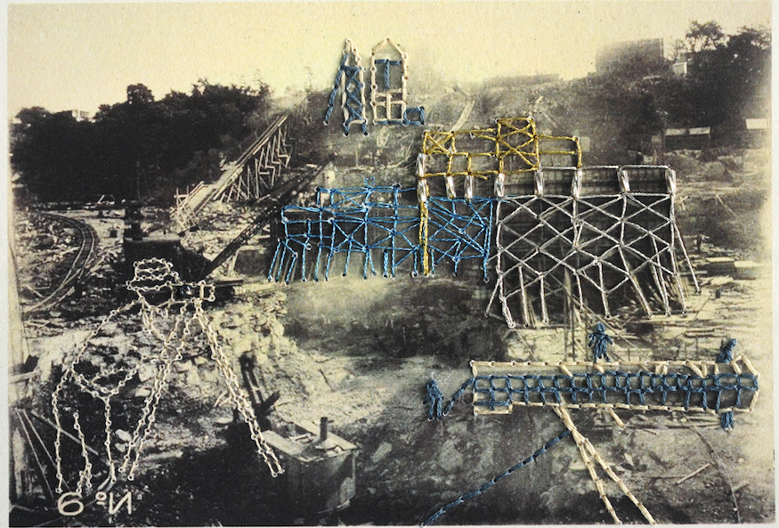 Broderie : Sabine Daher / Photo : Photographie de la rive lavalloise de la rivière des Prairies, lors de la construction de la centrale hydroélectrique par la Montreal Light Heat & Power corporation de 1928 à 1929. Laval, Québec, Canada Archive Cité historia/Société d’Histoire d’Ahuntsic-Cartierville
