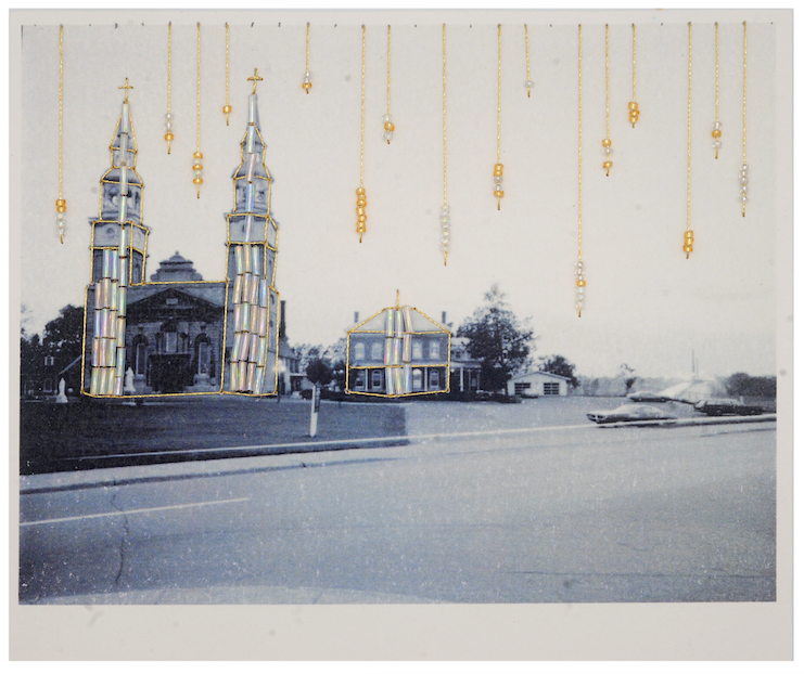 Broderie : Ghislaine Sauvé-Tong / Photo : Henri Rémillard Église de-la-Visitation-de-la-Bienheureuse-Vierge-Marie, boulevard Gouin, 1975. Montréal, Québec, Canada BAnQ Vieux-Montréal