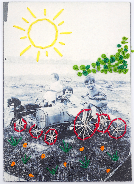 Broderie : Danielle Daigle / Photo : Paul, Yvette et Marcel Trois des dix enfants de Berthe Bastien et de Joseph Alphidas Elzéar Gravel sur la terrasse Bastien, aujourd’hui le parc Nicolas-Viel Ca. 1914 Montréal (Québec), Canada Archive Cité historia/Société d’Histoire d’Ahuntsic-Cartierville