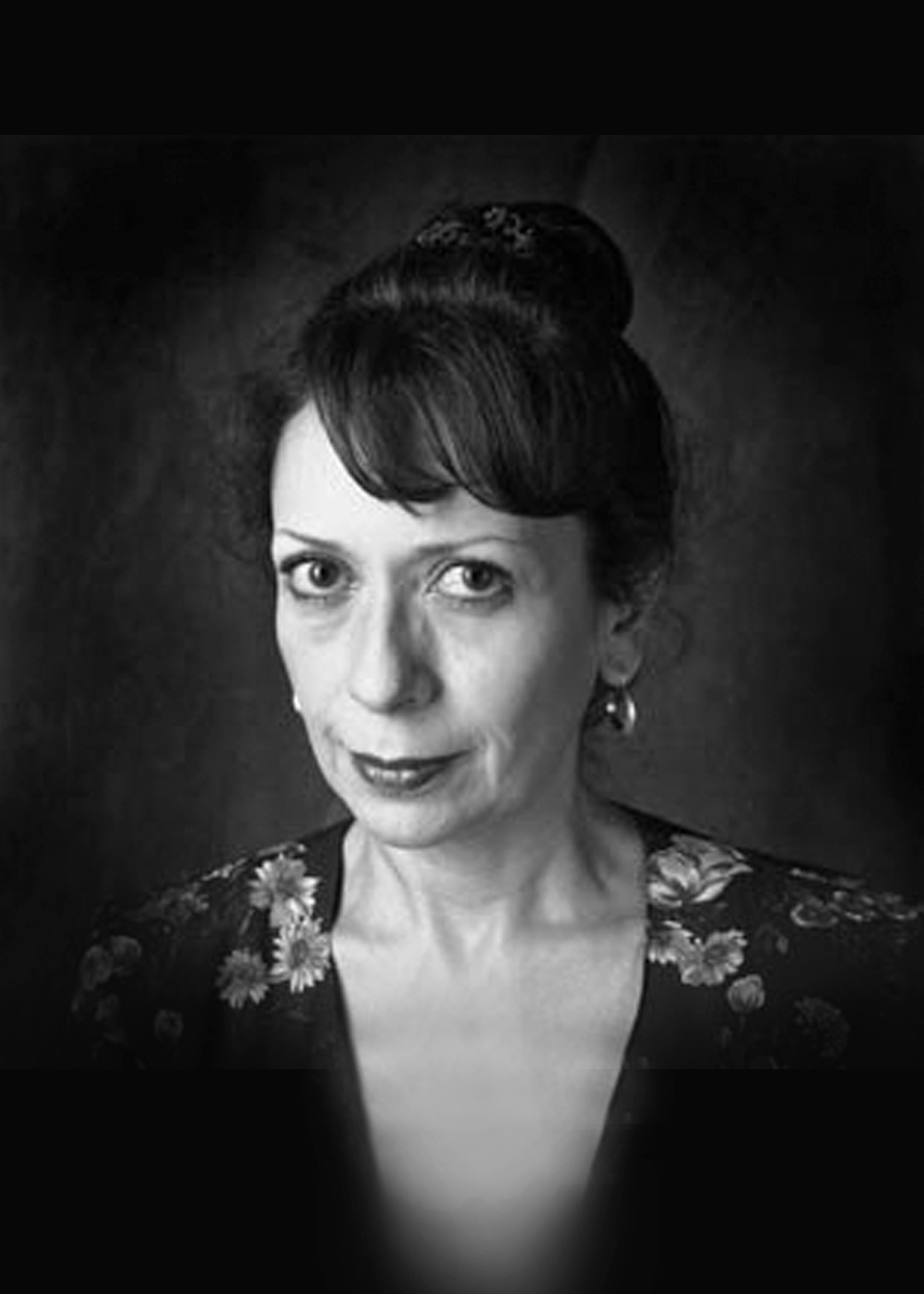 Graciela Agudelo (1945-2018) fut une compositrice, autrice et éducatrice mexicaine de premier plan. Elle est reconnue pour son œuvre vaste et novatrice, mariant un style avant-gardiste à une forte identité mexicaine, créant un langage musical unique qui a influencé des générations de musiciens.