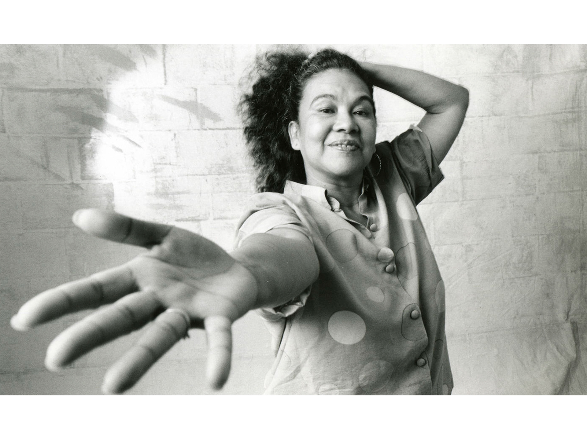 Totó La Momposina est une chanteuse, danseuse et enseignante, « la reine de la cumbia », reconnue internationalement pour la promotion de la musique folklorique des Caraïbes colombiennes. Elle est née à Talaigua (Bolívar) en 1940, dans la région géographique connue sous le nom de dépression momposine, d'où son nom d'artiste.