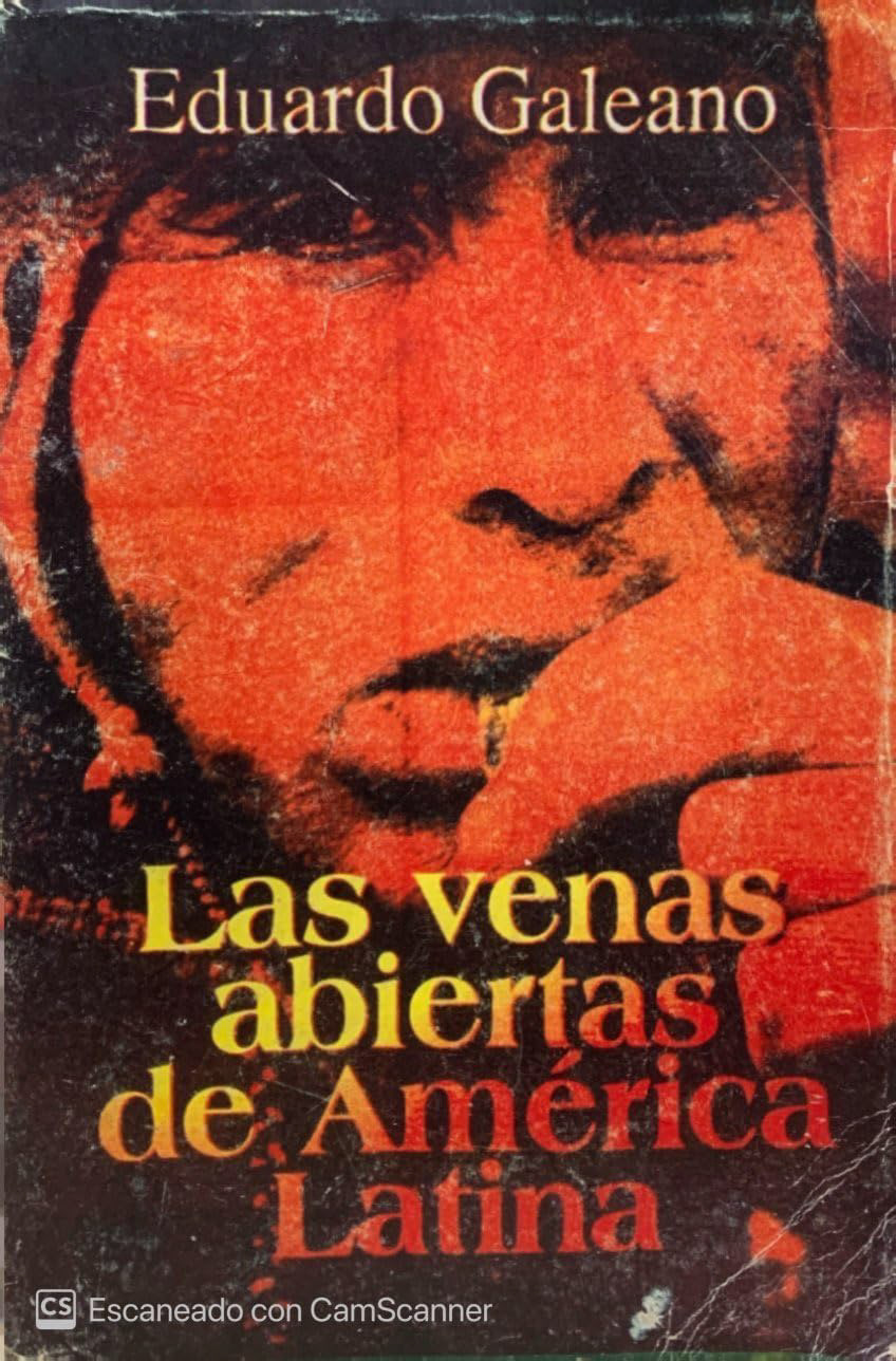 Eduardo Galeano raconte 500 ans de pillage et d'exploitation coloniale en Amérique latine, dénonçant l'oppression des peuples autochtones et le capitalisme prédateur.