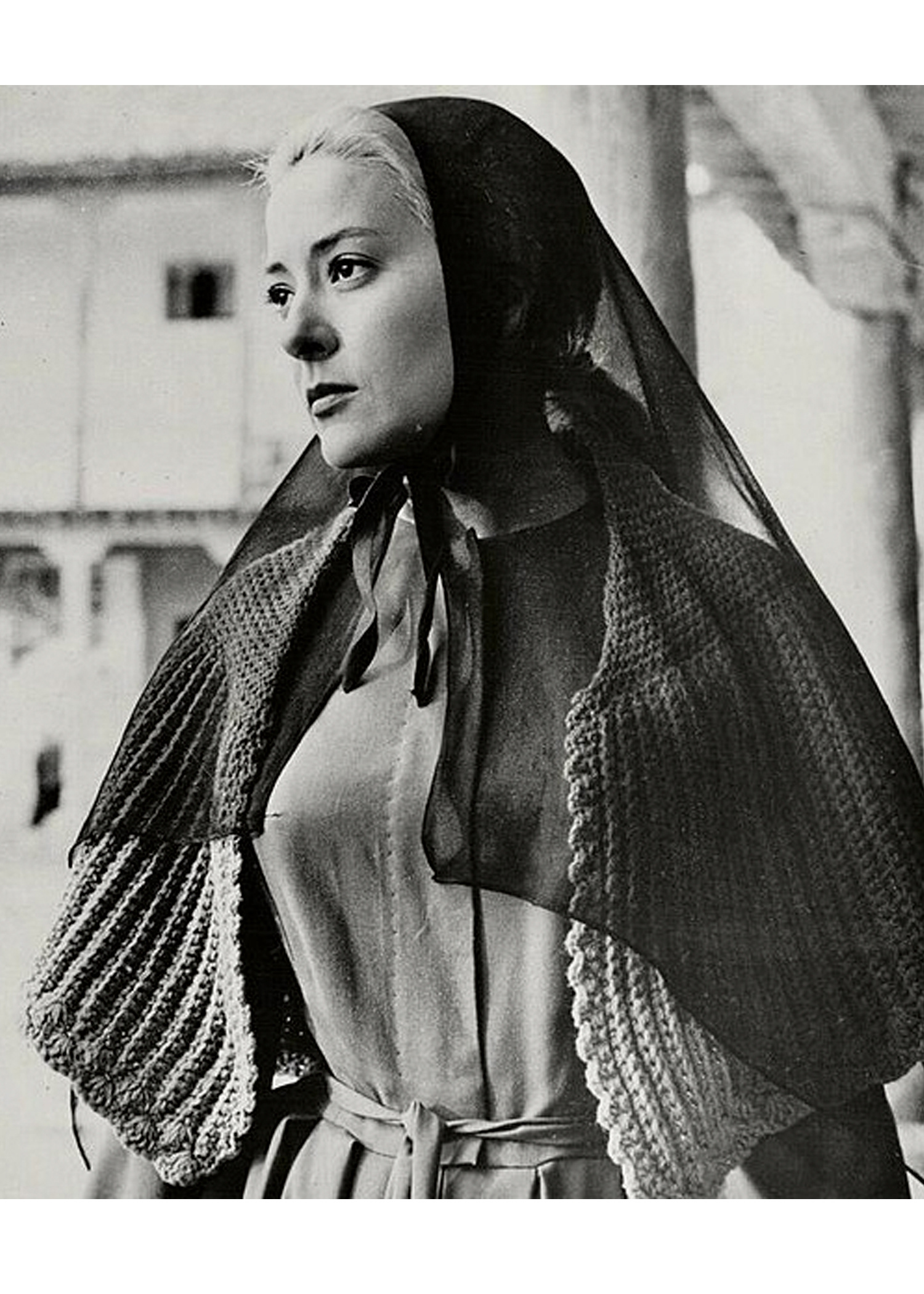 Silvia Pinal (1931-2024), diva de l'Âge d'or du cinéma mexicain, laisse un héritage incontestable au théâtre, au cinéma, à la télévision et à la radio, tant par sa carrière artistique que par son travail d'entrepreneure et son engagement syndical en faveur des acteurs et actrices. Elle s'est illustrée par sa participation aux films emblématiques Viridiana (1961 - Palme d'Or à Cannes), L'Ange exterminateur (1962) et Simon du désert (1965), réalisés par Luis Buñuel.