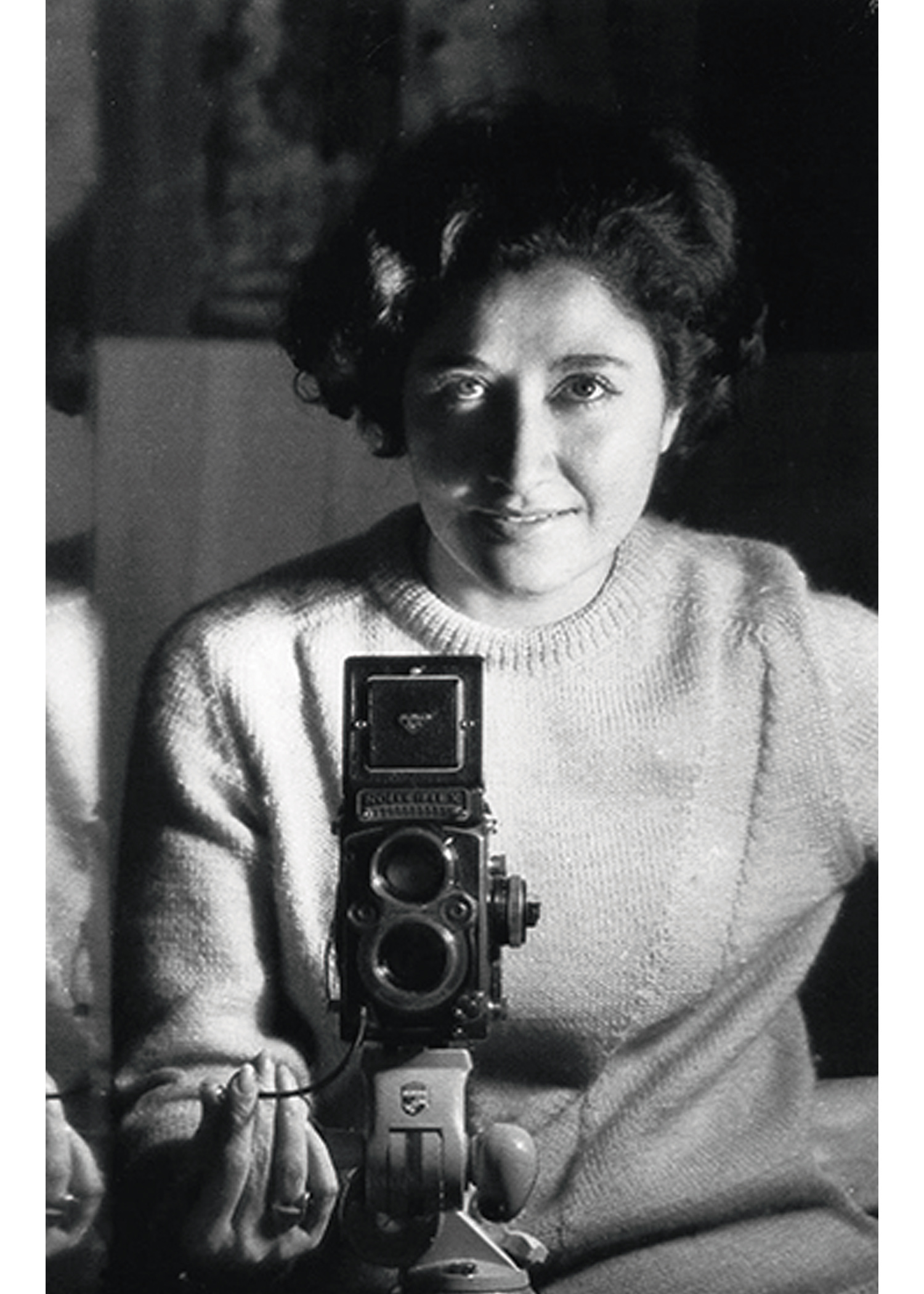 Sara Facio (1932-2024) fut une photographe, journaliste, éditrice et gestionnaire culturelle argentine de premier plan. Elle s'est particulièrement distinguée par la réalisation de portraits de certaines des figures les plus importantes de la culture argentine et mondiale.