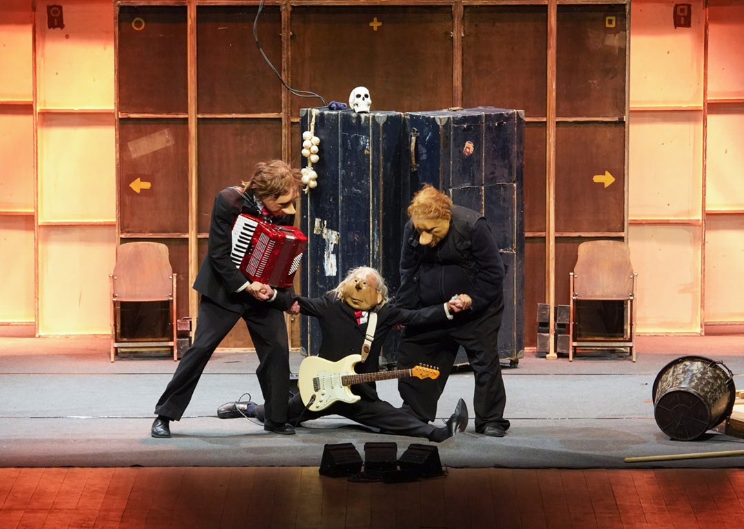 AÜ Tiyatro Festivali / Familie Floz