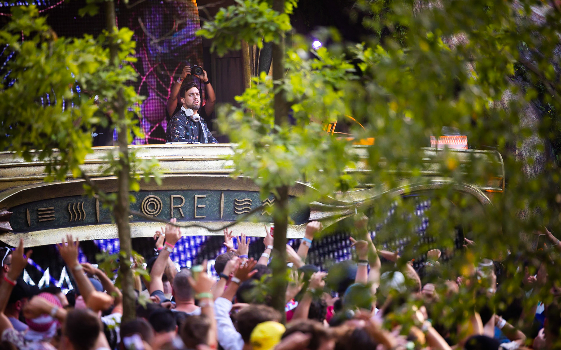 Maceo Plex was het bos in.