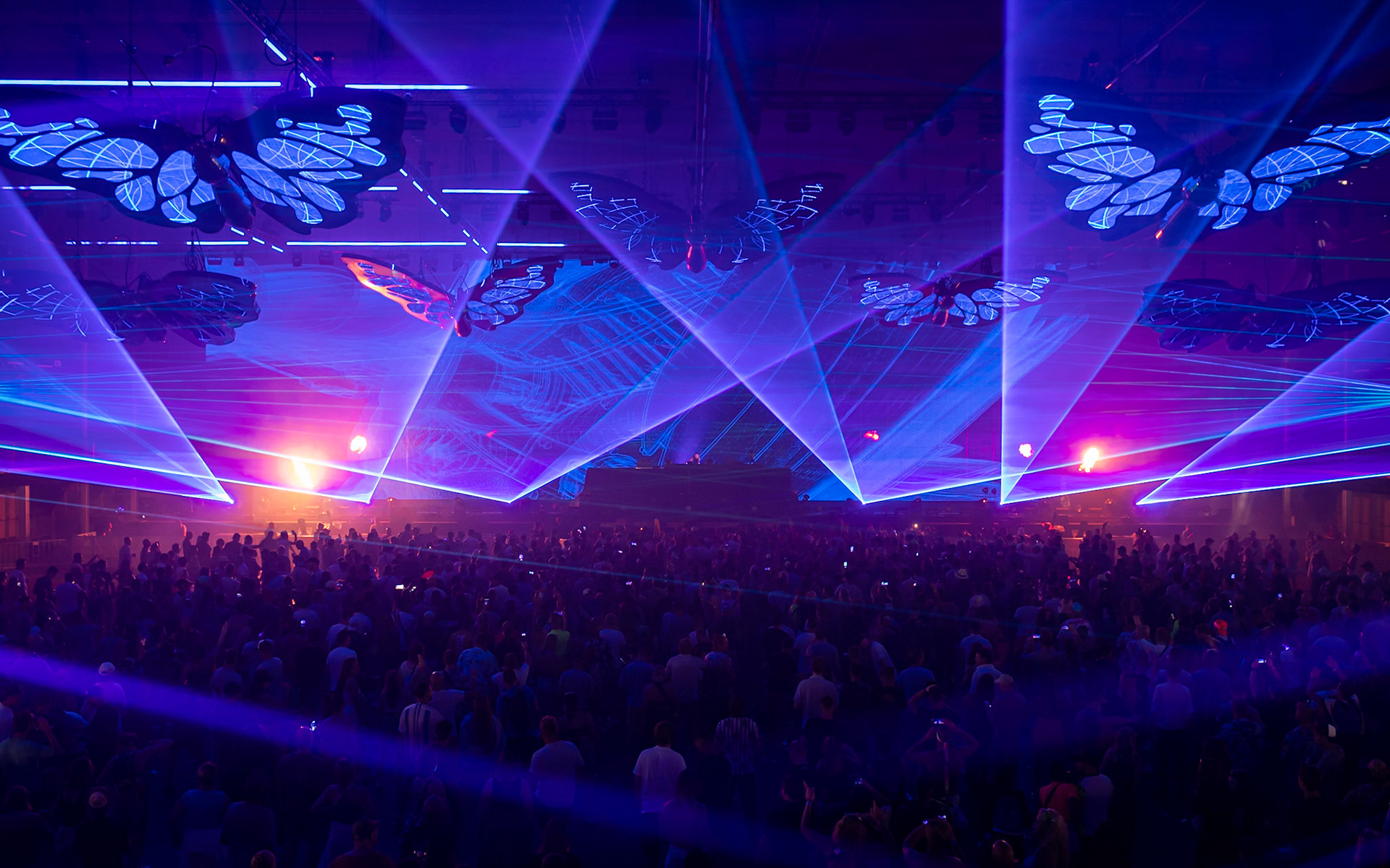 Amber Broos, een ontdekking voor mij! Vooral de uitstekende platenkeuze kon mij behagen.