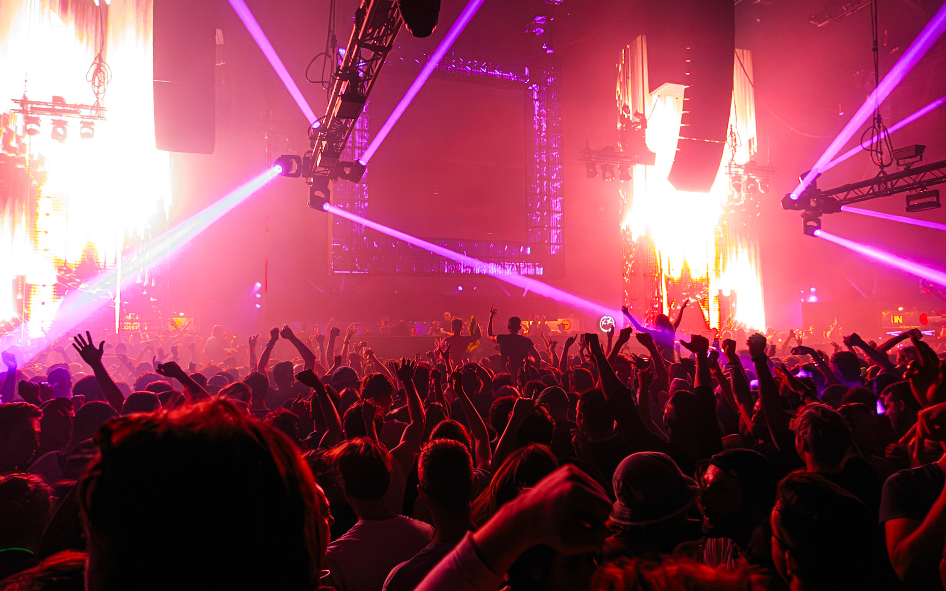 Veel sfeer in de pit.