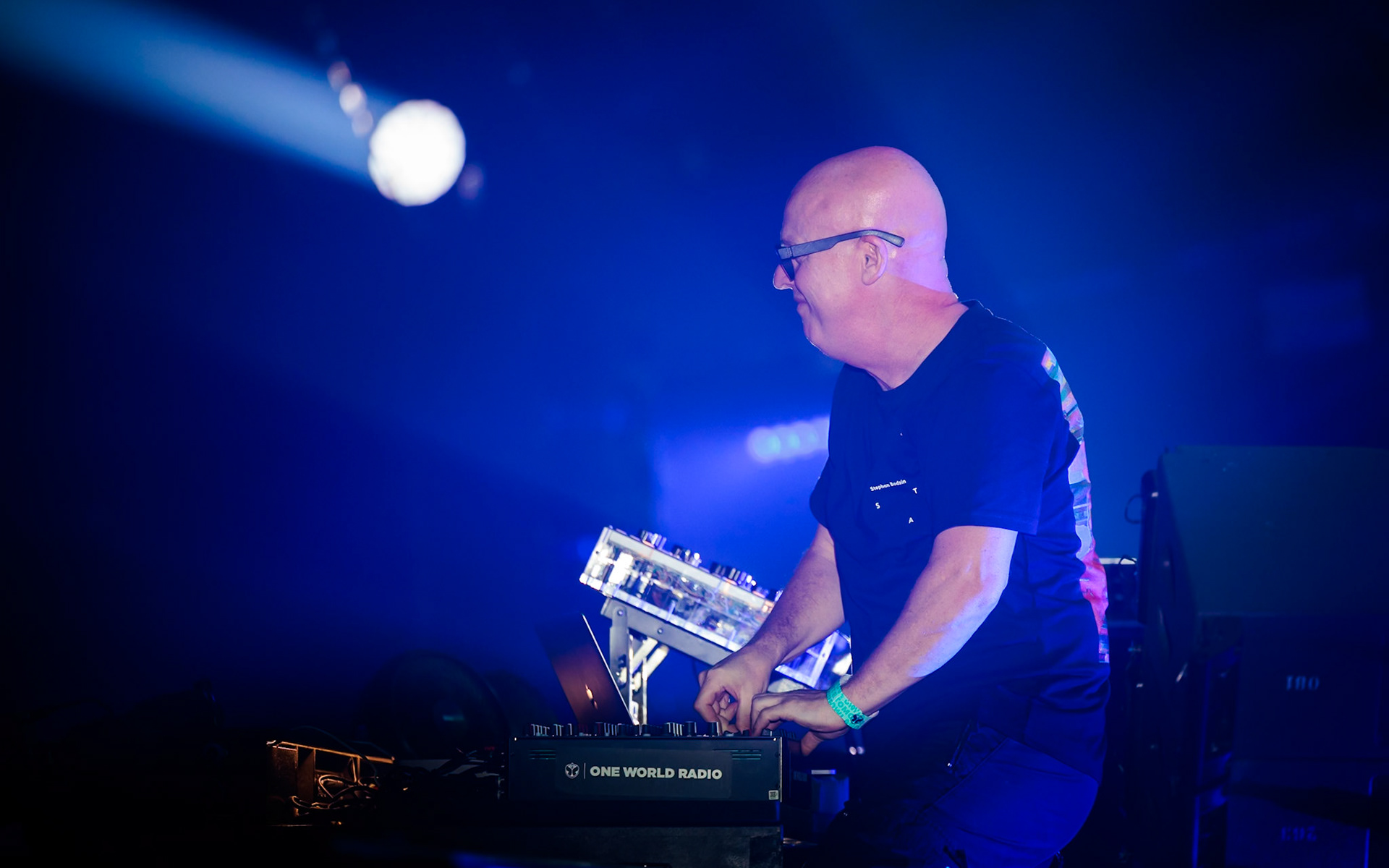 Stephan Bodzin stond met enorm veel passie te draaien.