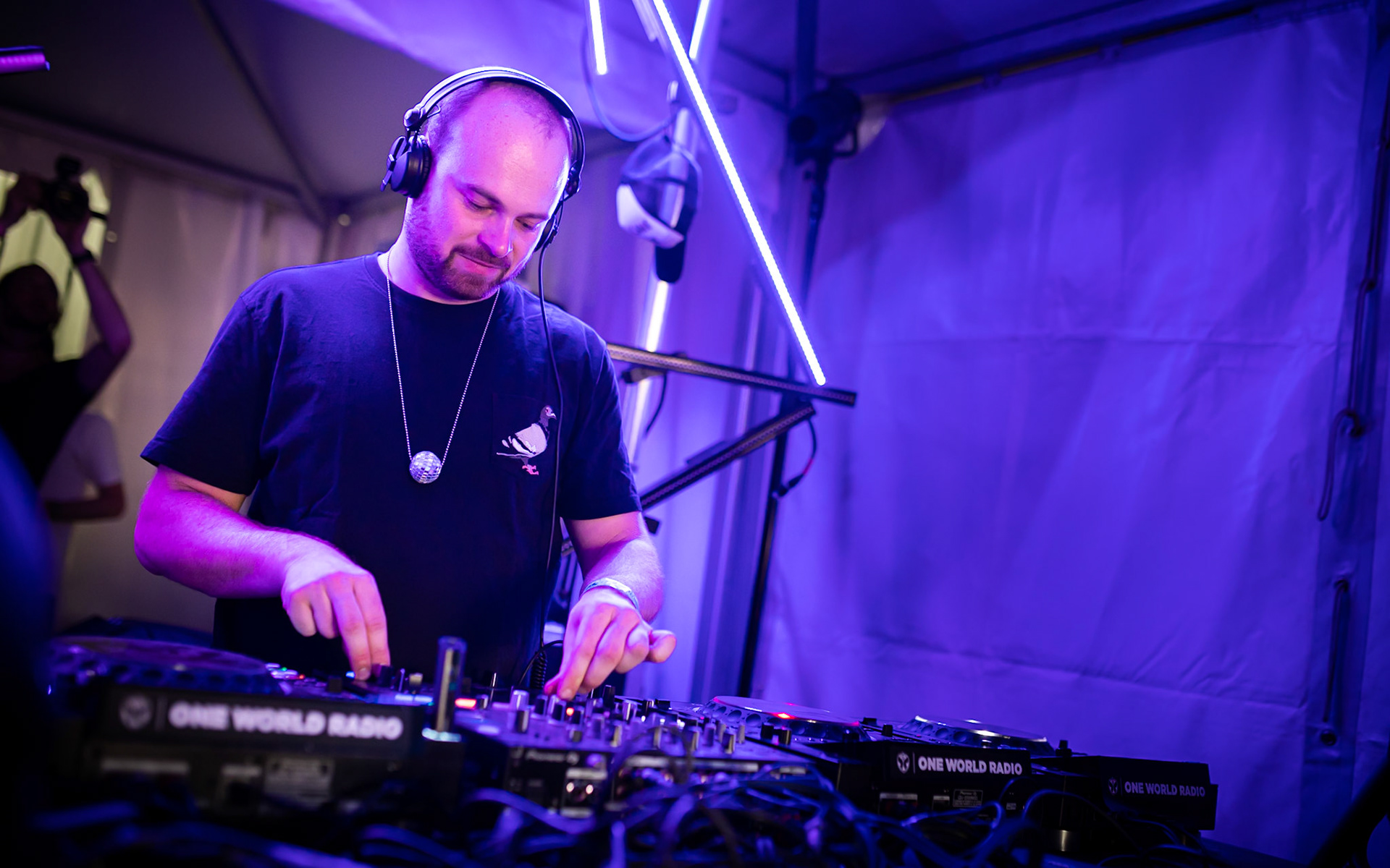 Een volle ravende cave met Cassie!