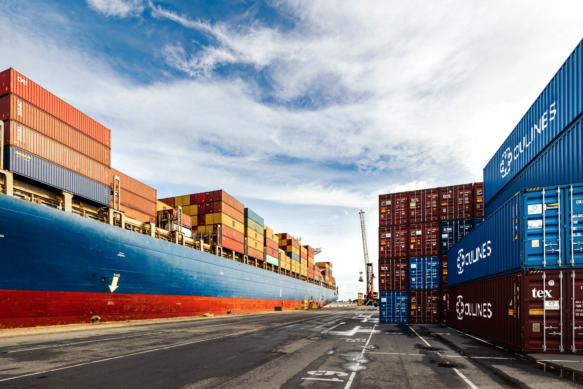 Industriele fotografie - Schip met containers in de haven