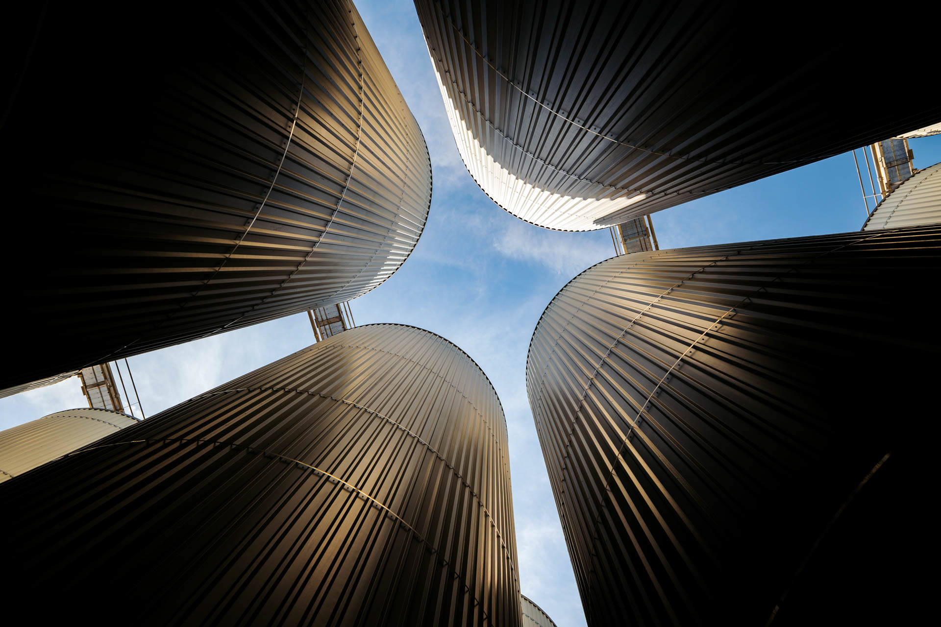 Opslagtanks in Rotterdamse haven  - Industriële fotografie Jesse Kraal