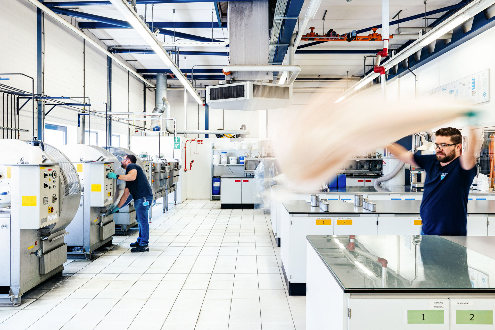 Productie en testen van leer bij Stahl Waalwijk