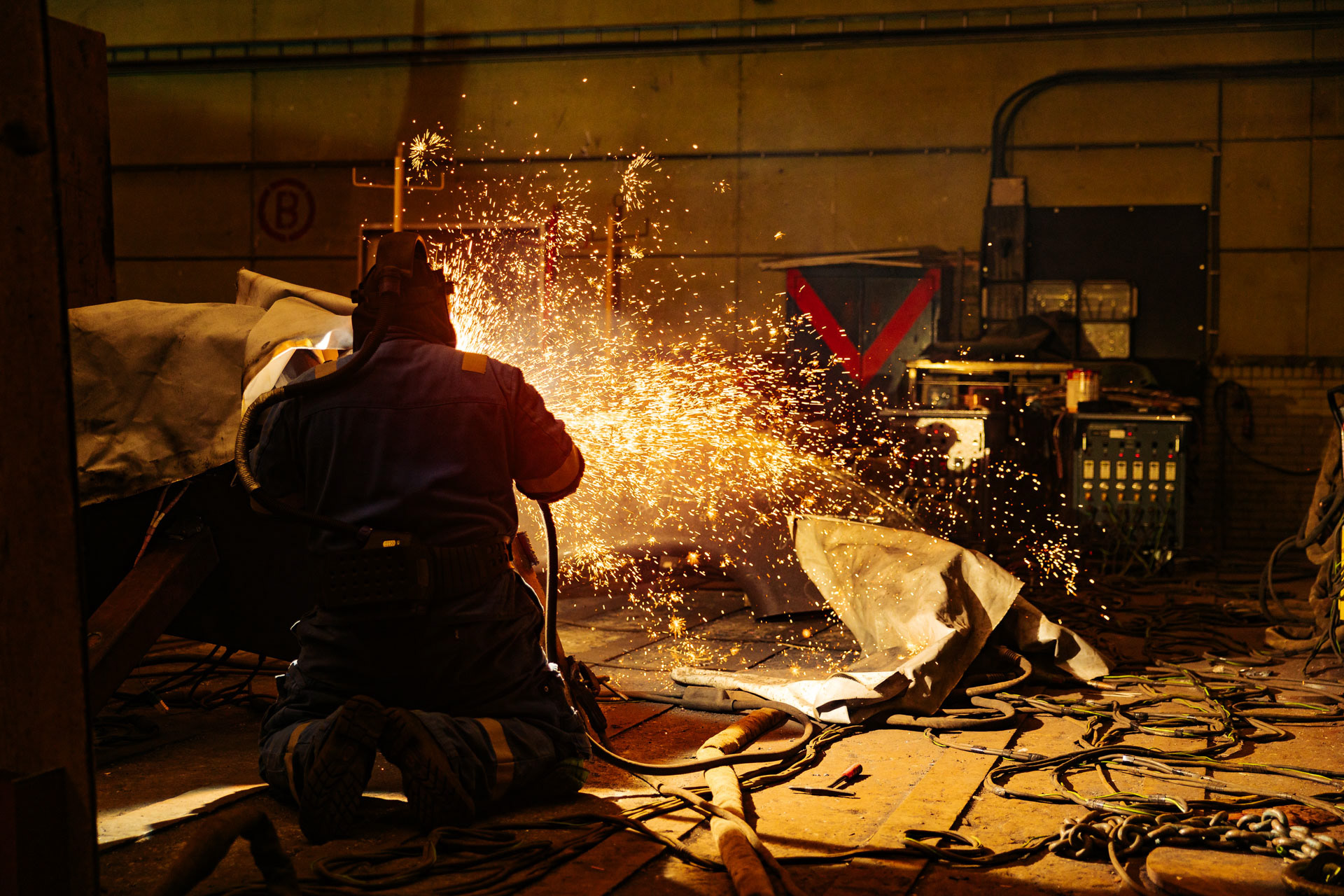 Lasser aan het werk bij Damen Shipyard