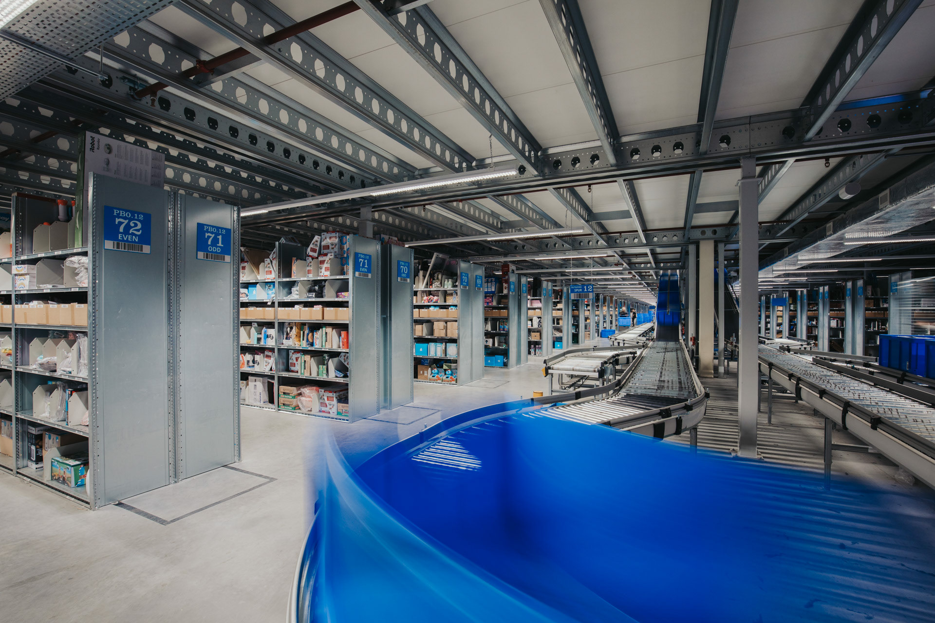 Distrubutiecentrum Bol.com in Waalwijk door Jesse Kraal Fotografie