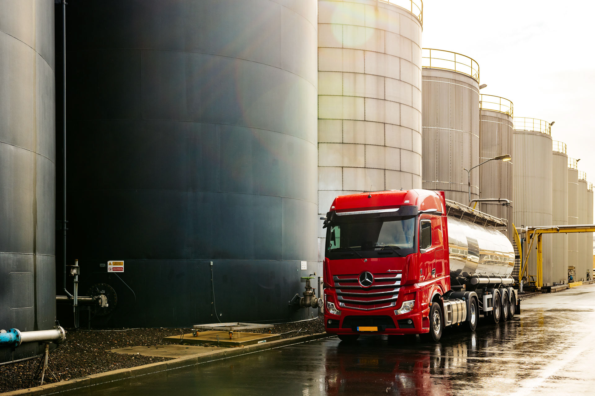 Tankwagen bij Koole Haven van Amsterdam  - Industriële fotografie Jesse Kraal
