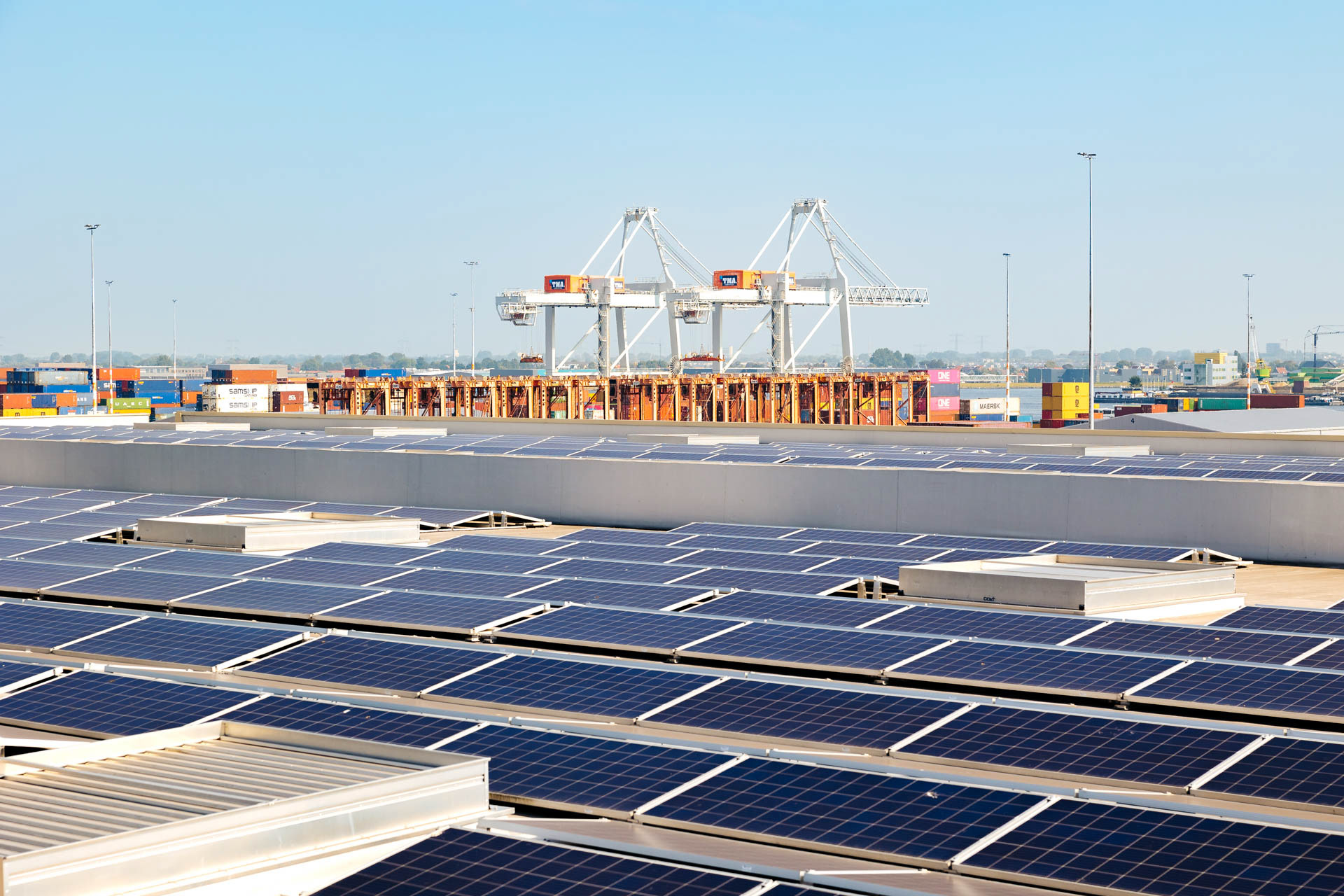 Zonnepanelen in Port of Amsterdam - Industriële fotografie Jesse Kraal
