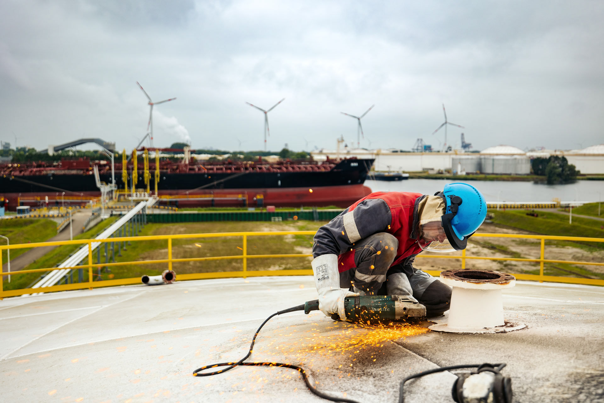 Werkzaamheden aan opslagtanks brandstoffen Haven van Amsterdam