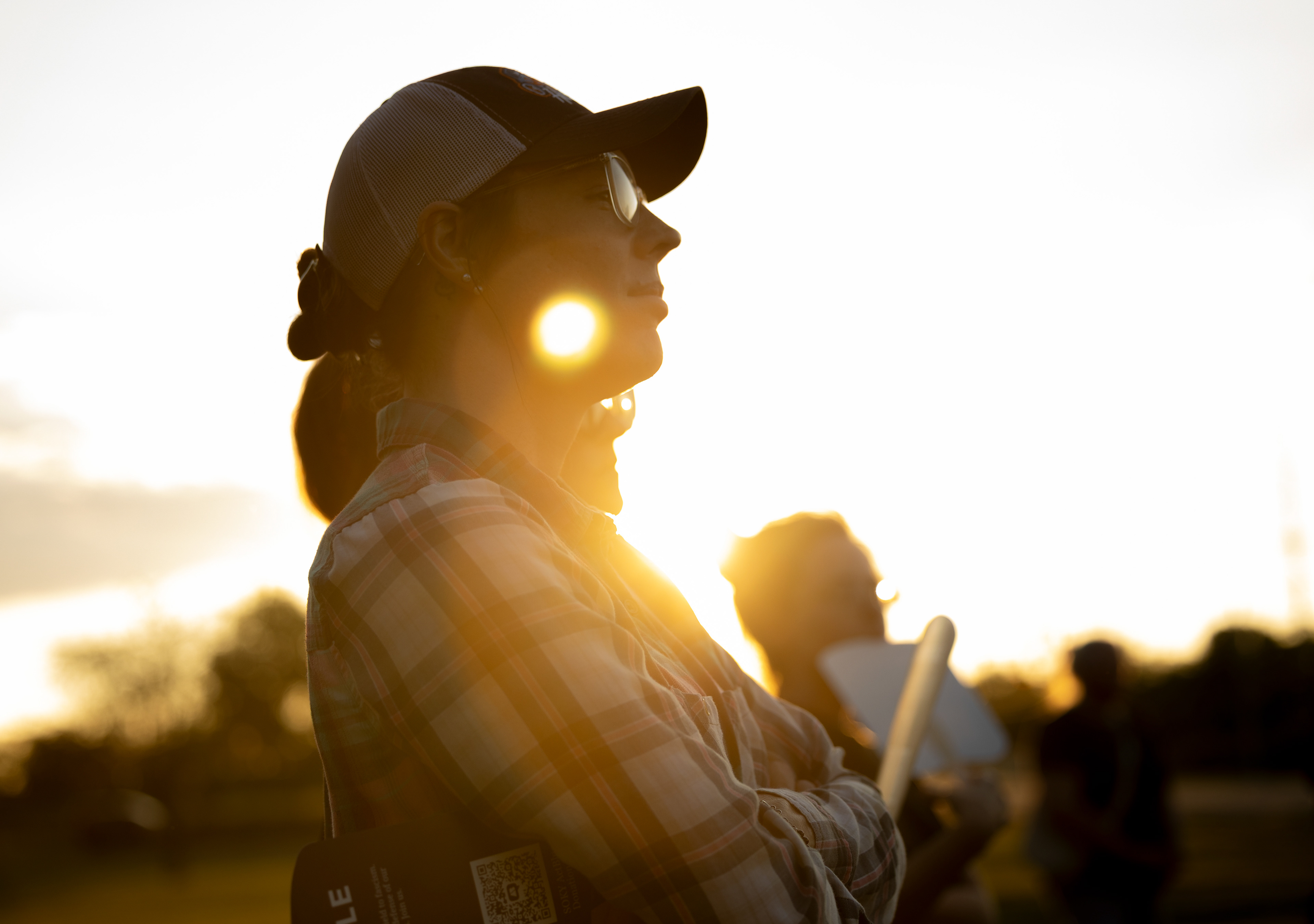 Macy Williams listens to the introductory speeches by organizers of the ICE victim candlelight vigil on Monday, Sept. 15, 2025 outside of ICE Headquarters in Bowling Green.