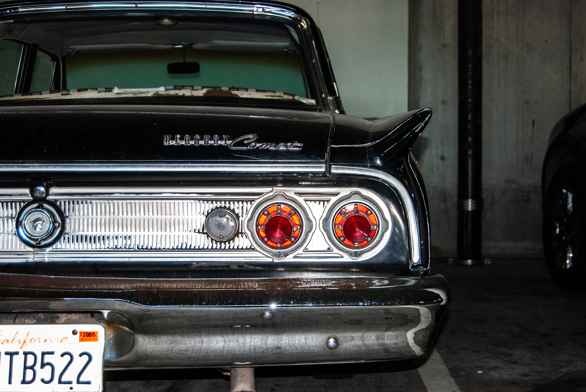 Seen while parking at Bay Street in Emeryville. 2008.