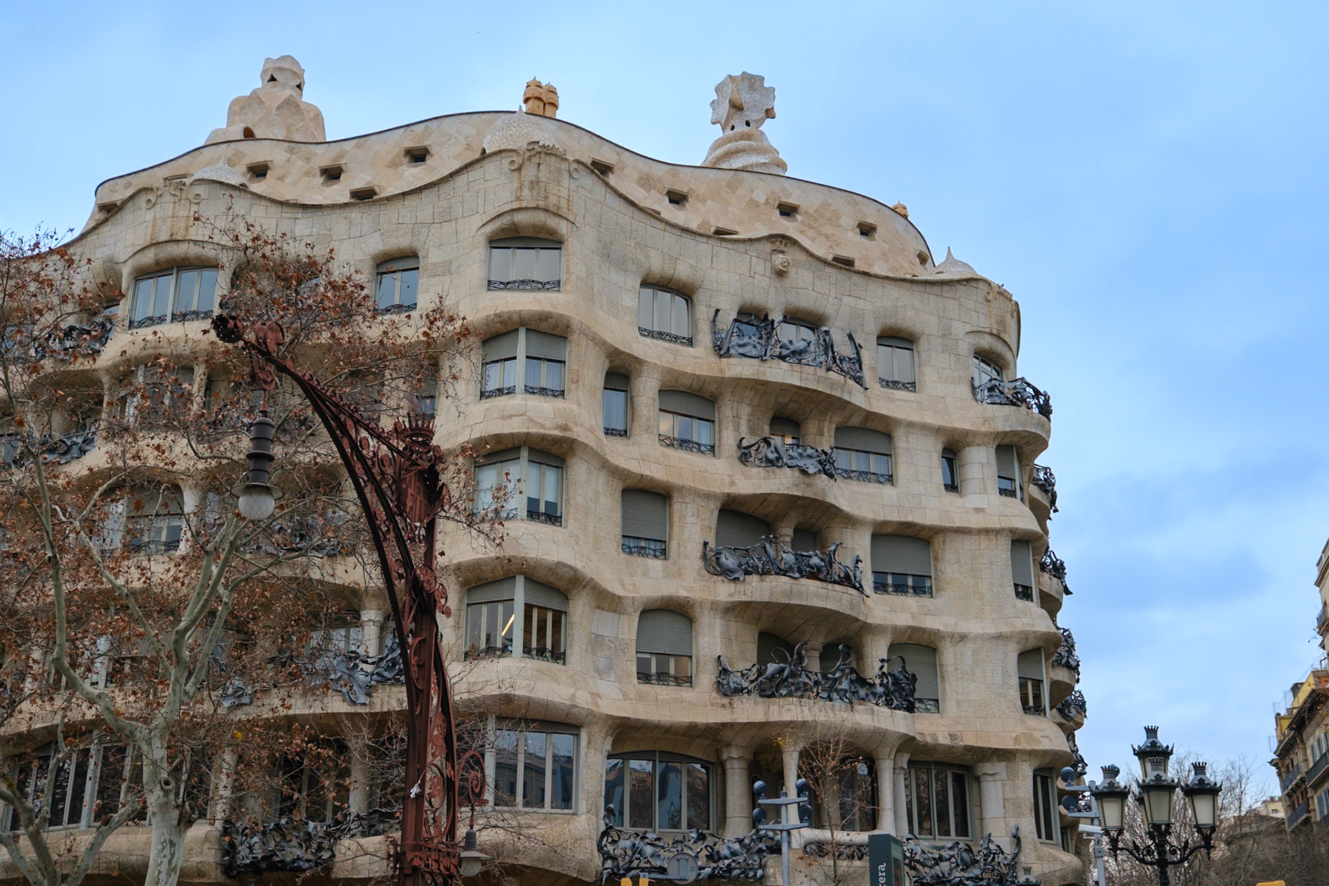 La Casa Milà surnommée ironiquement « La Pedrera »
