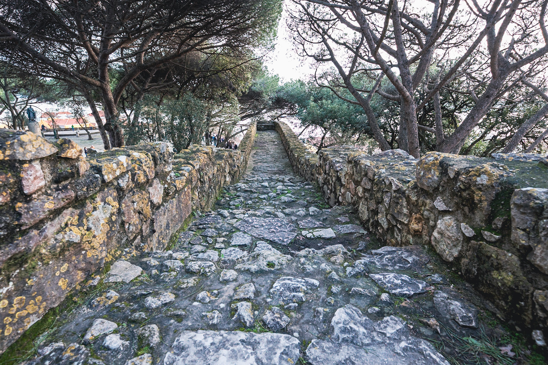 Le chemin de ronde est assez bien conservé