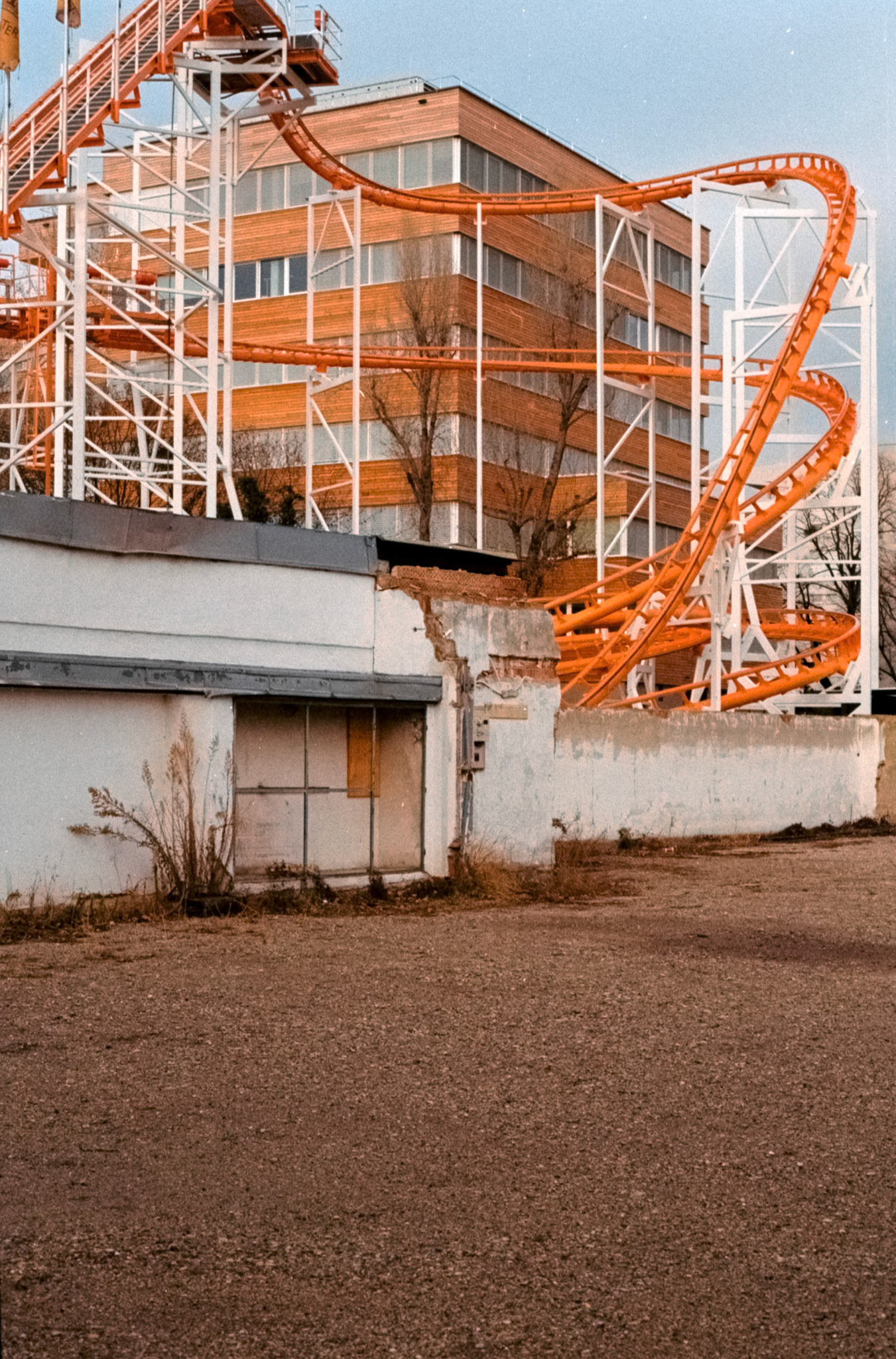 Canon AV-1 | Kodak Gold 200 200Scanned with Epson V600