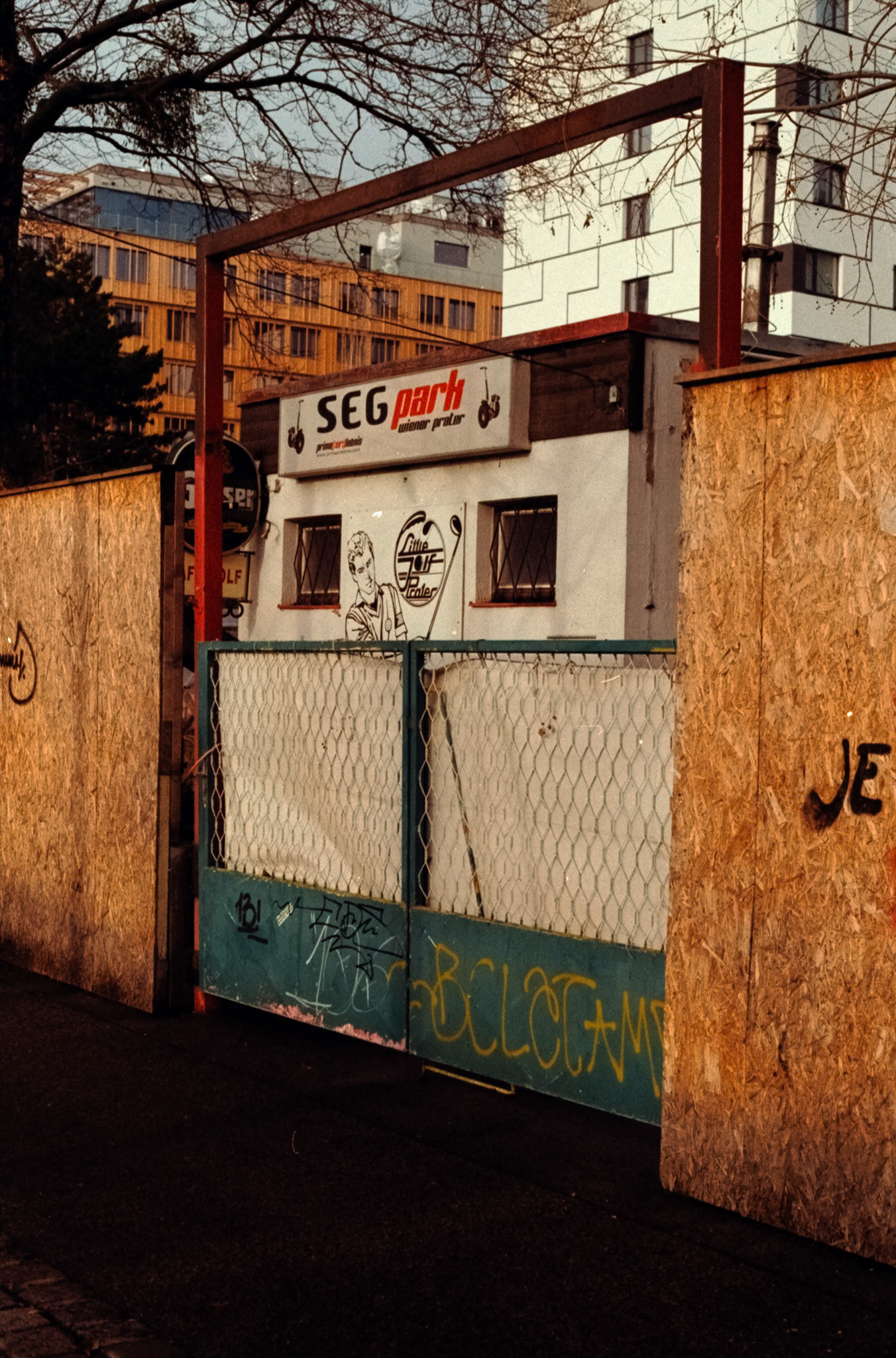 Canon AV-1Scanned with Epson V600