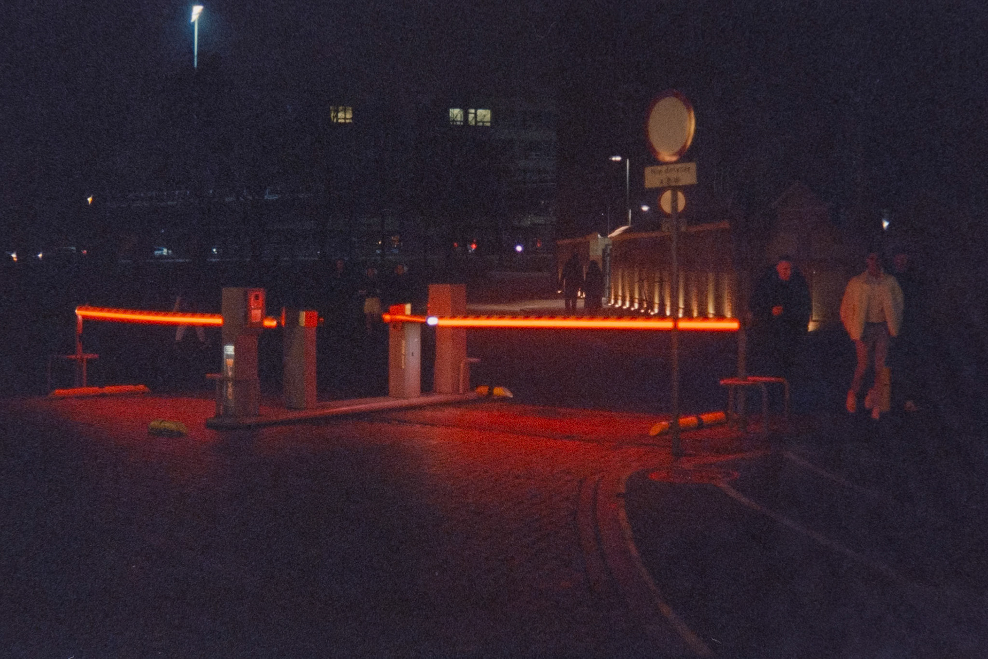 Nikon F5 | Nikkor AF-I 50mm F1.4 | Kodak Vision3 500T 500 @ 1000, +1 devLab developed in