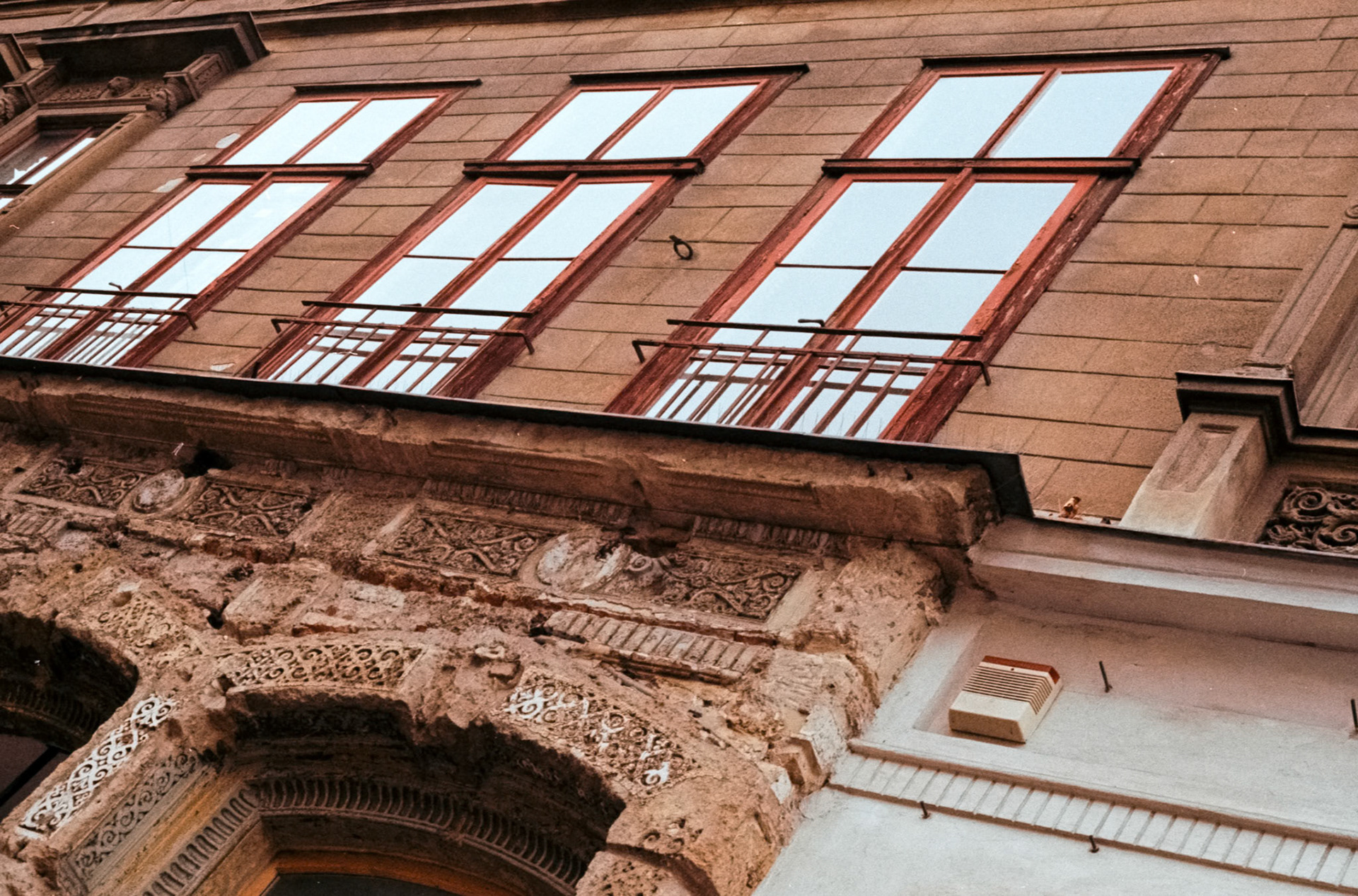 Canon AV-1 | Kodak Gold 200 200Scanned with Epson V600