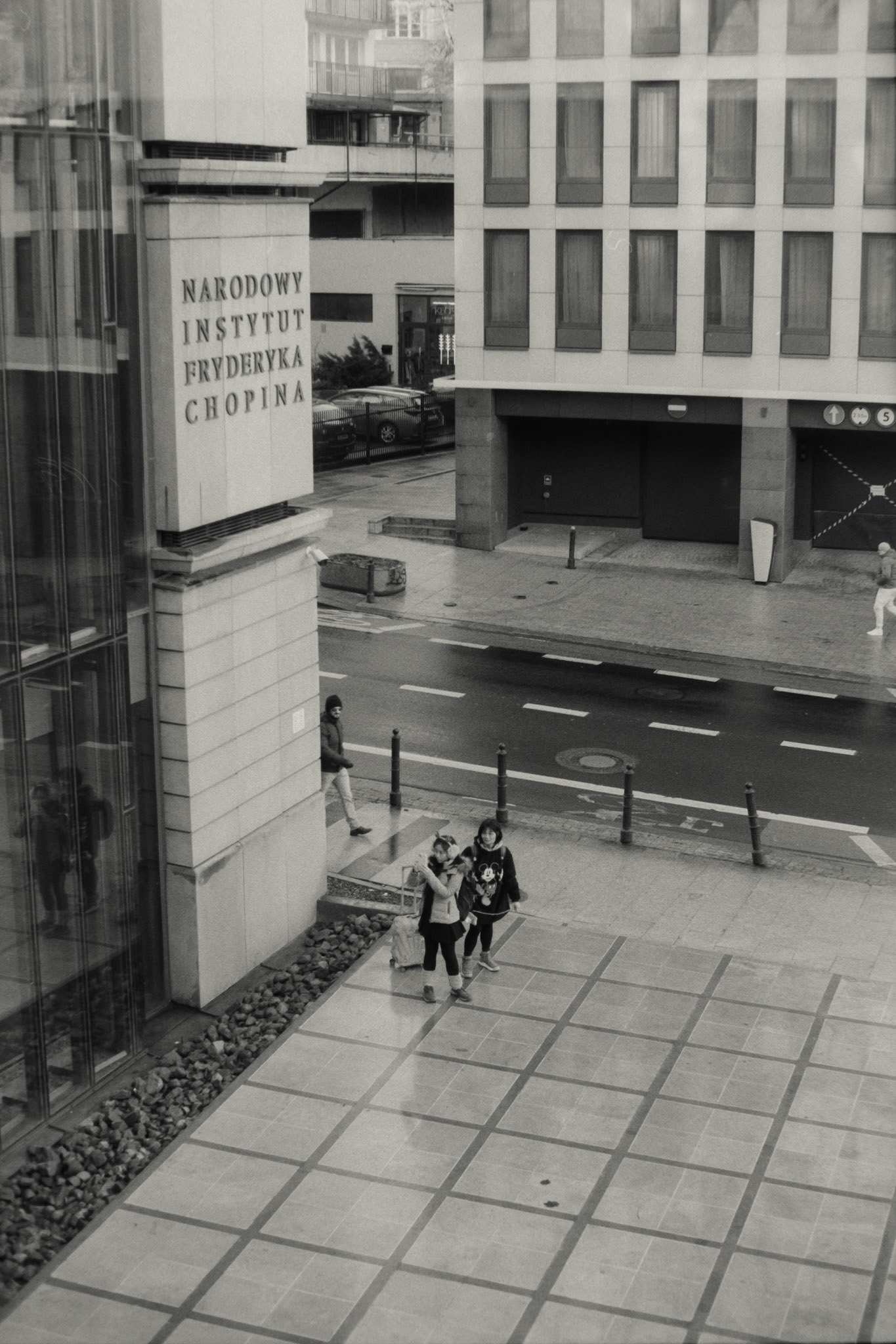 Nikon F5 | Nikkor AF-I 50mm F1.4 | Kodak 400TX 400 @ 1600, +2 devLab developed in