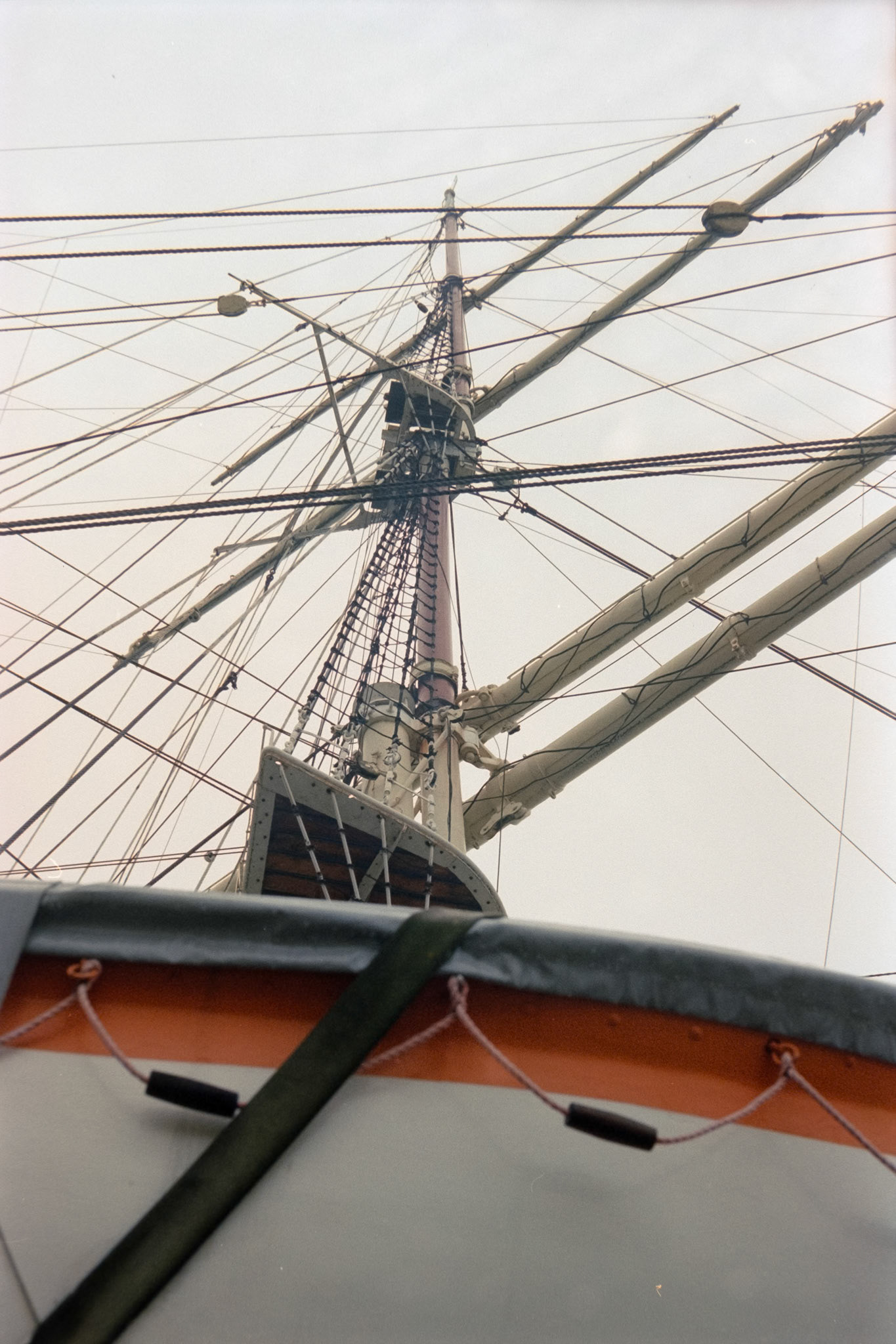 Nikon F5 | Nikkor AF-I 50mm F1.4 | Kodak Vision3 250D 250Lab developed in