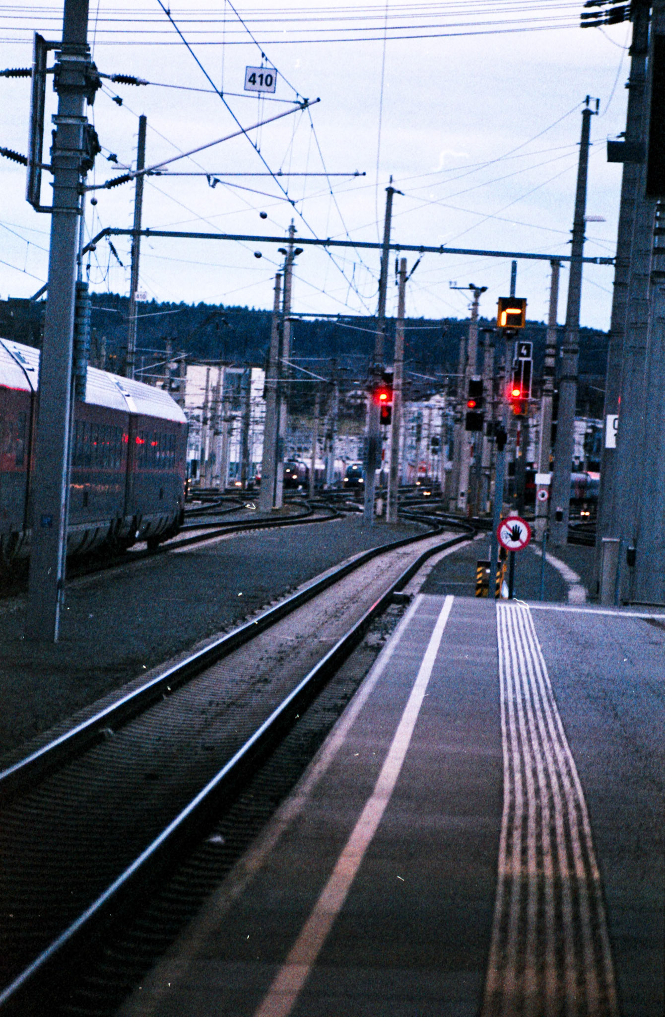 Canon AV-1 | Fuji X-Tra 400 400Scanned with Epson V600