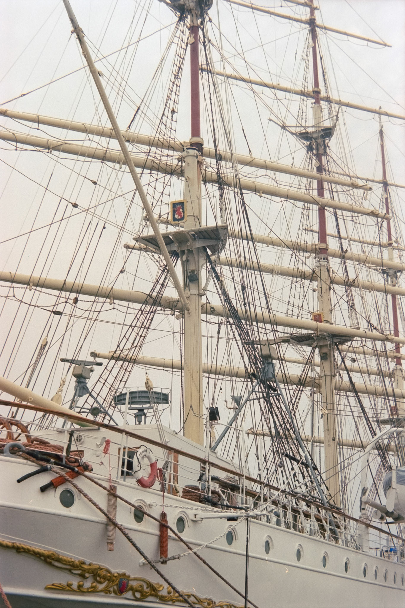 Nikon F5 | Nikkor AF-I 50mm F1.4 | Kodak Vision3 250D 250Lab developed in