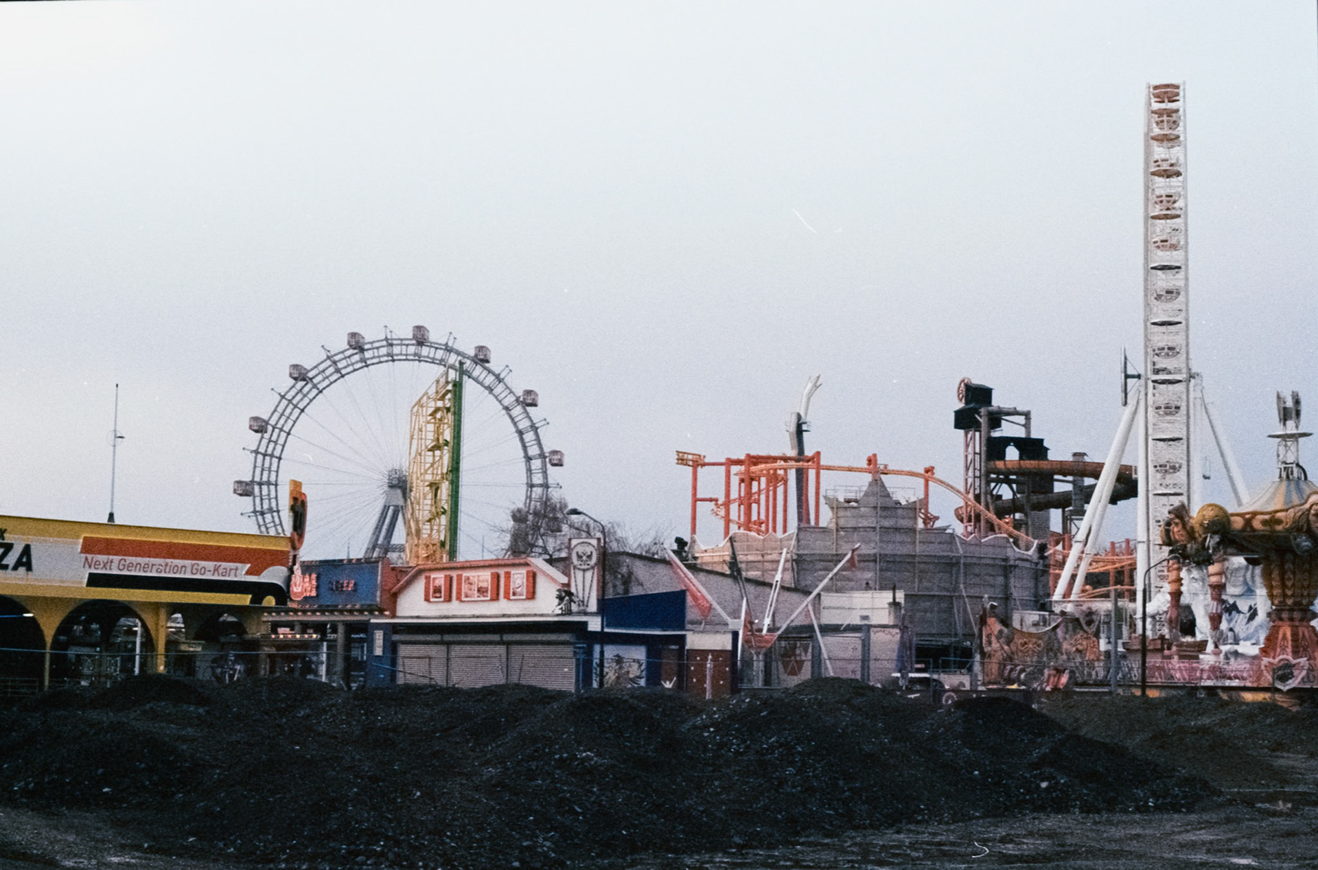 Canon AV-1 | Kodak Gold 200 200Scanned with Epson V600