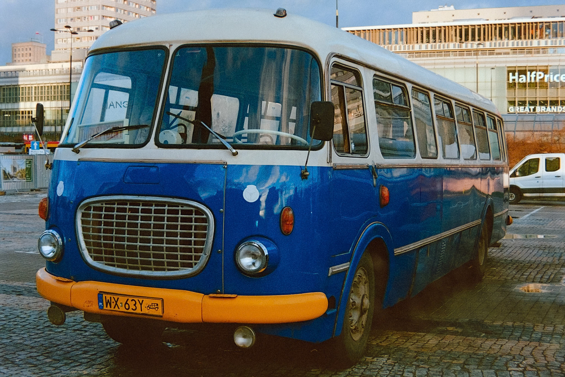 Nikon F5 | Nikkor AF-I 50mm F1.4 | Kodak Ultramax 400 400 @ 800, +1 devLab developed in