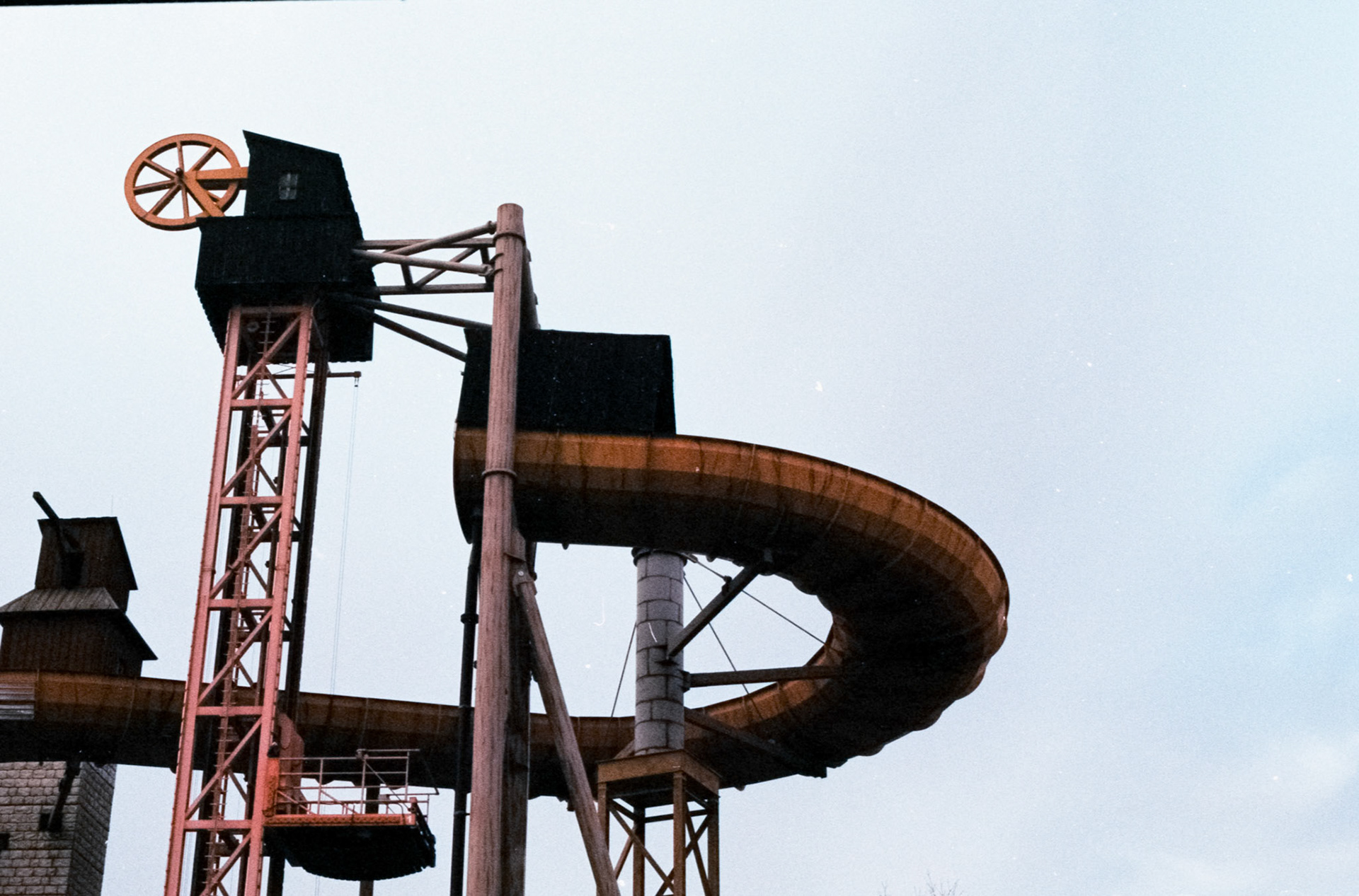 Canon AV-1 | Kodak Gold 200 200Scanned with Epson V600