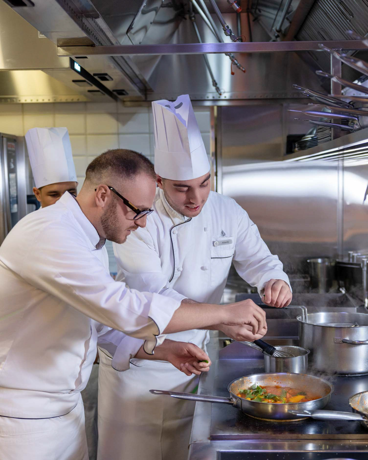 Savor the story behind every frame. The ambiance, the artistry, the aroma — Dai Forni, Four Seasons Kuwait, through our lens