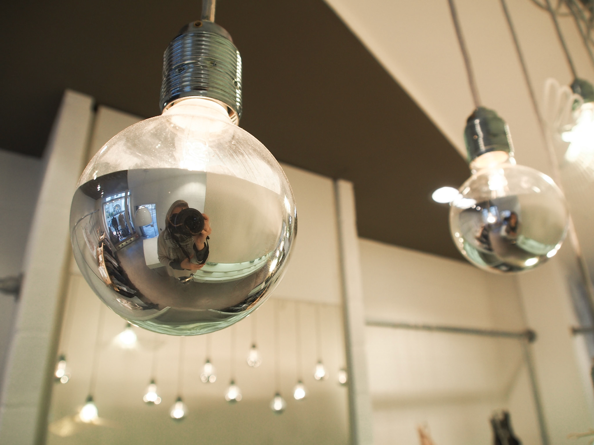 De*LIGHT*fully Chaotic