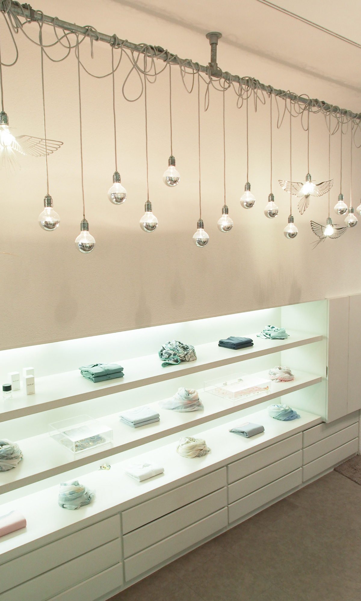 De*LIGHT*fully Chaotic